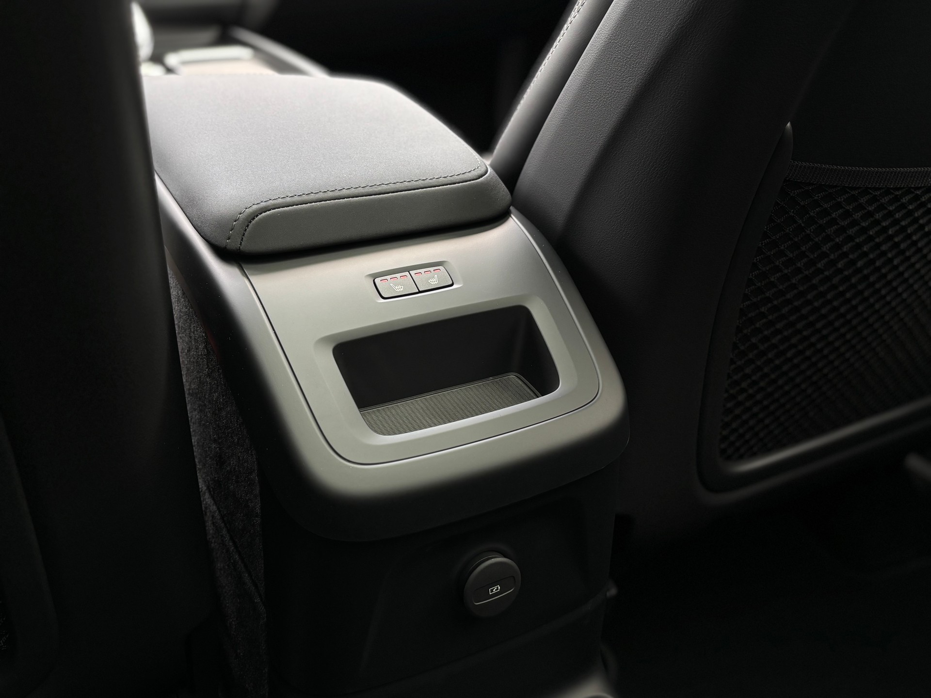 VOLVO XC60 2.0 T8 TE Black Edition eAWD-image-12