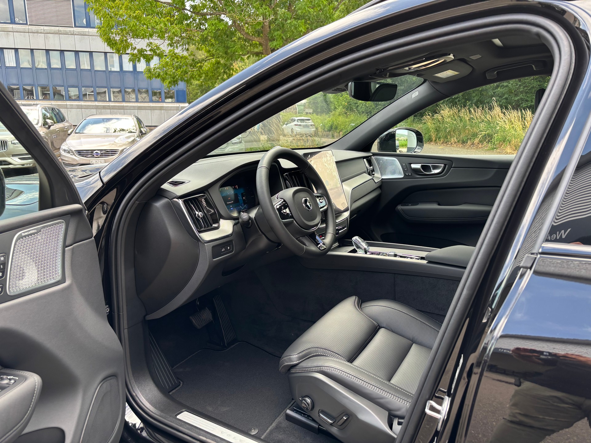 VOLVO XC60 2.0 T8 TE Black Edition eAWD-image-2