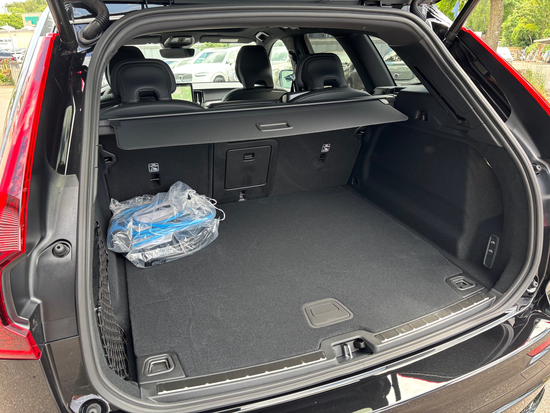 VOLVO XC60 2.0 T8 TE Black Edition eAWD-image-9