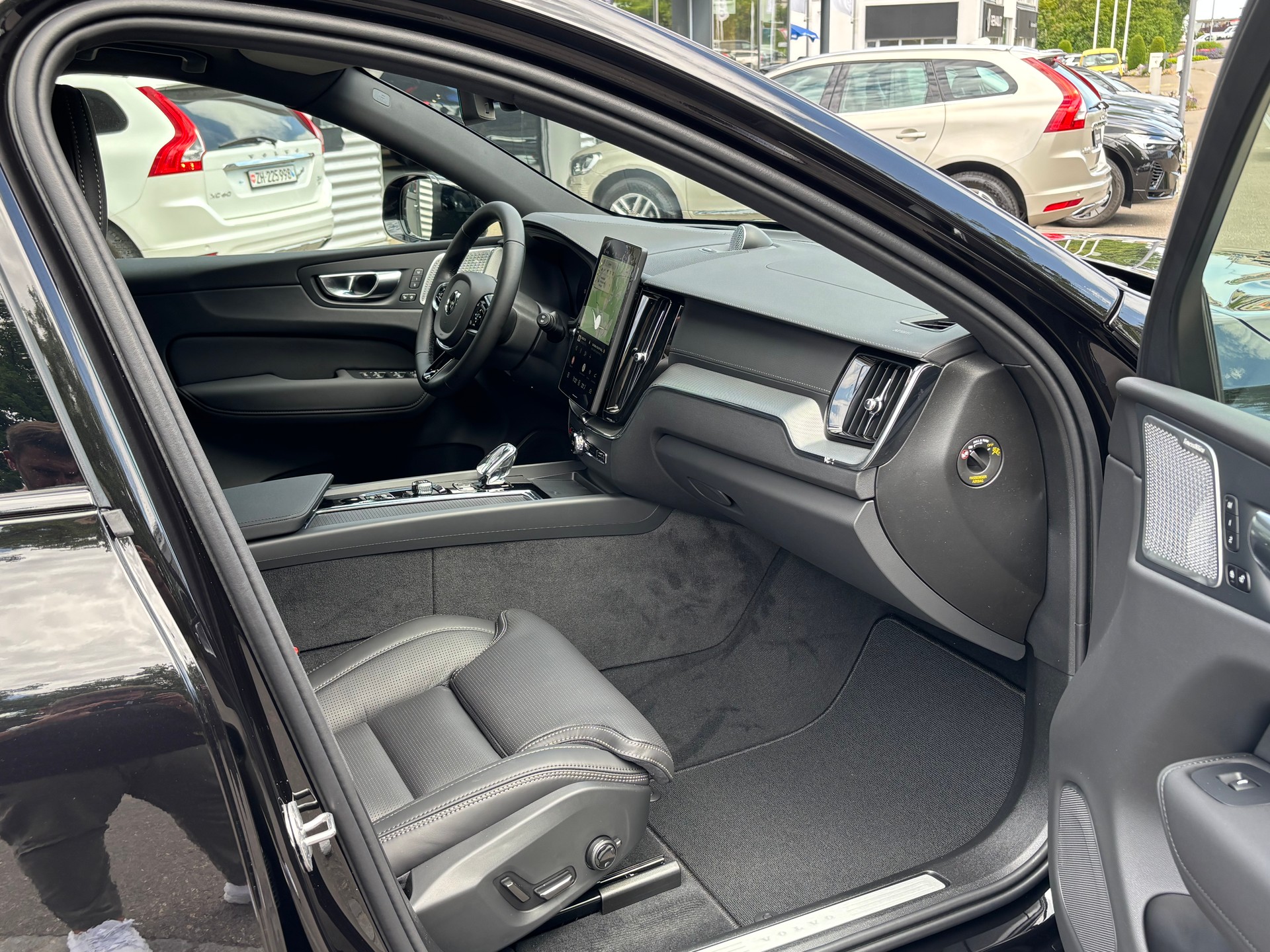 VOLVO XC60 2.0 T8 TE Black Edition eAWD-image-6