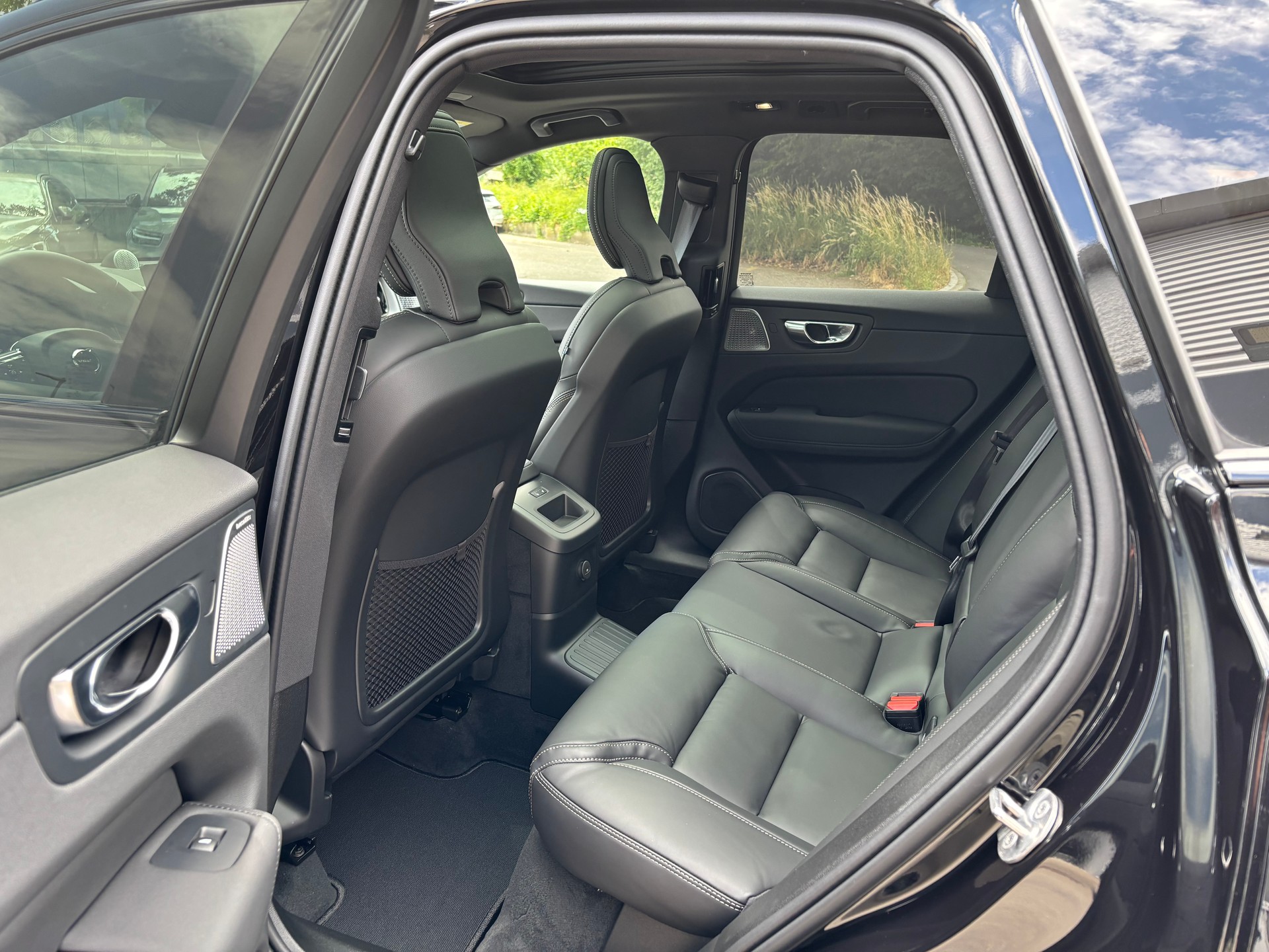 VOLVO XC60 2.0 T8 TE Black Edition eAWD-image-11