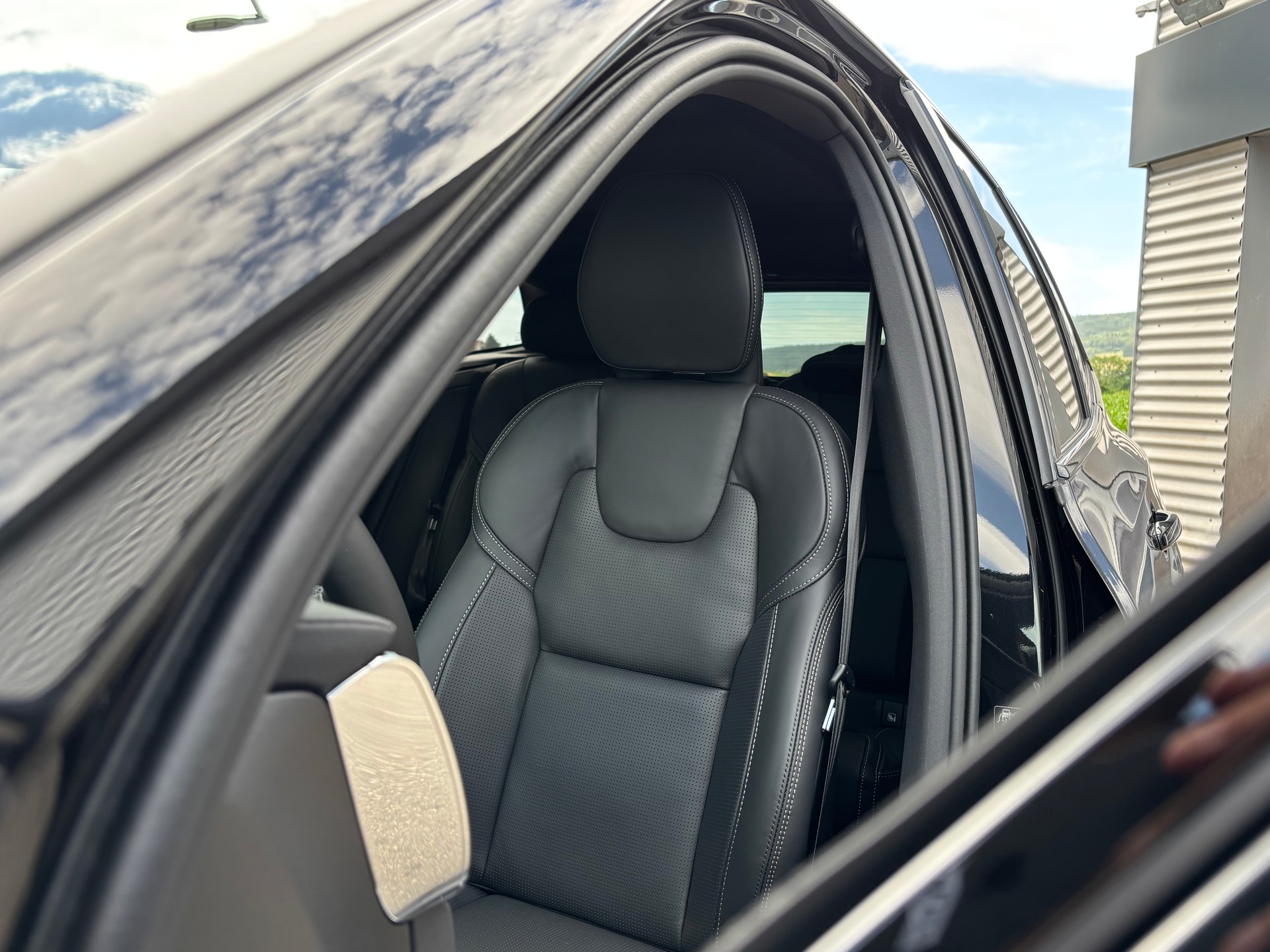 VOLVO XC60 2.0 T8 TE Black Edition eAWD-image-3