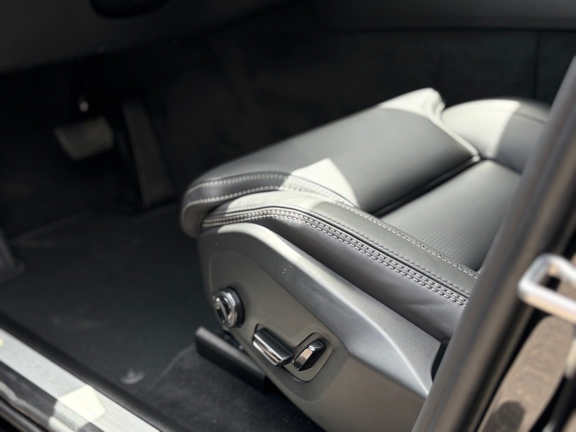 VOLVO XC60 2.0 T8 TE Black Edition eAWD-image-15