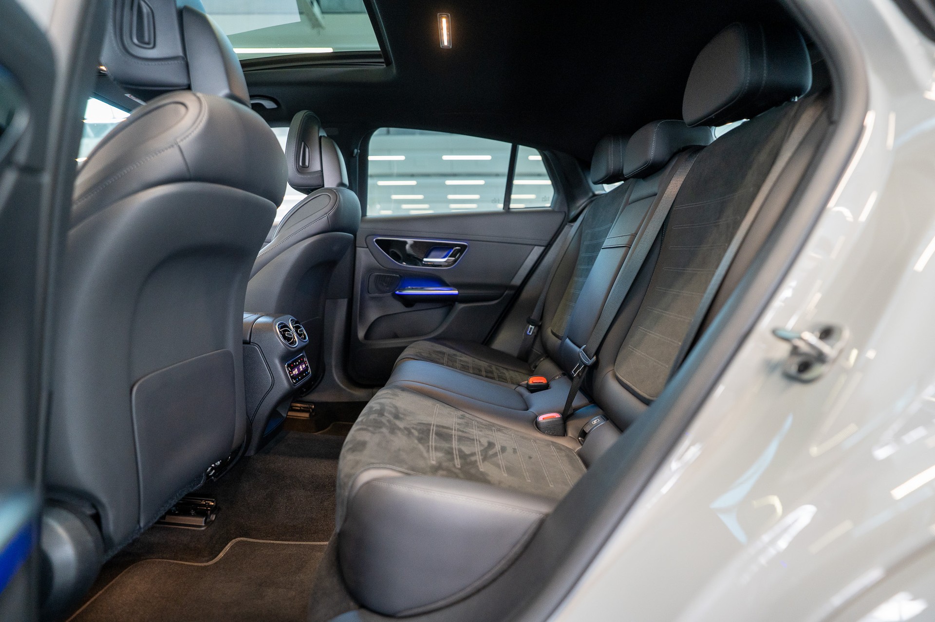 MERCEDES-BENZ GLC 300 AMG Line 4matic Coupé / Panorama / 360°Kamera / Anhängerkupplung-image-13