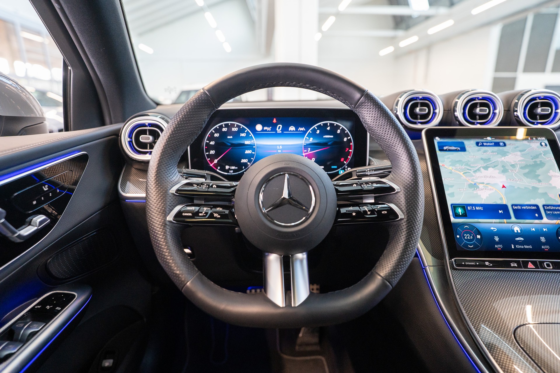 MERCEDES-BENZ GLC 300 AMG Line 4matic Coupé / Panorama / 360°Kamera / Anhängerkupplung-image-18