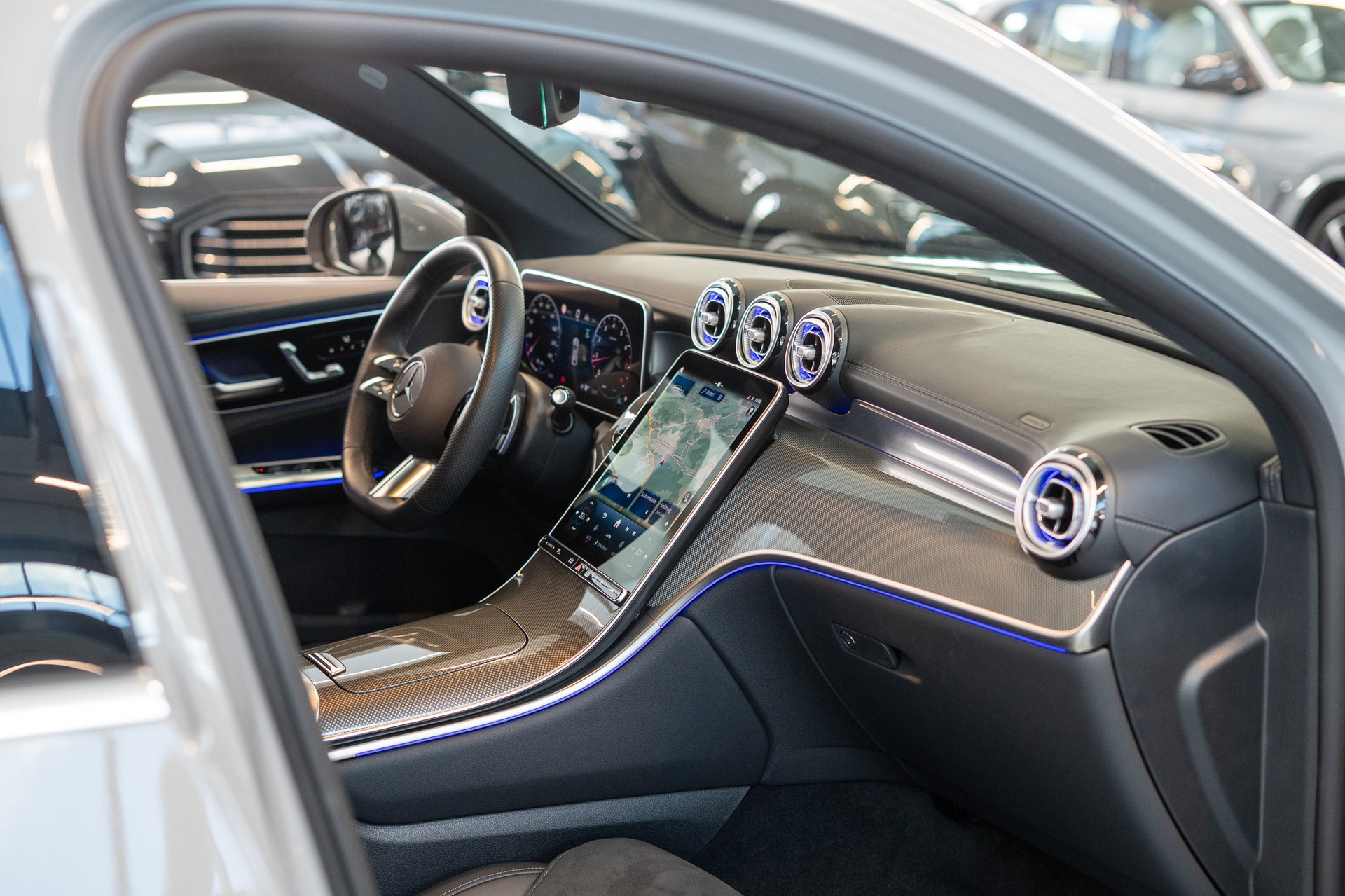 MERCEDES-BENZ GLC 300 AMG Line 4matic Coupé / Panorama / 360°Kamera / Anhängerkupplung-image-16
