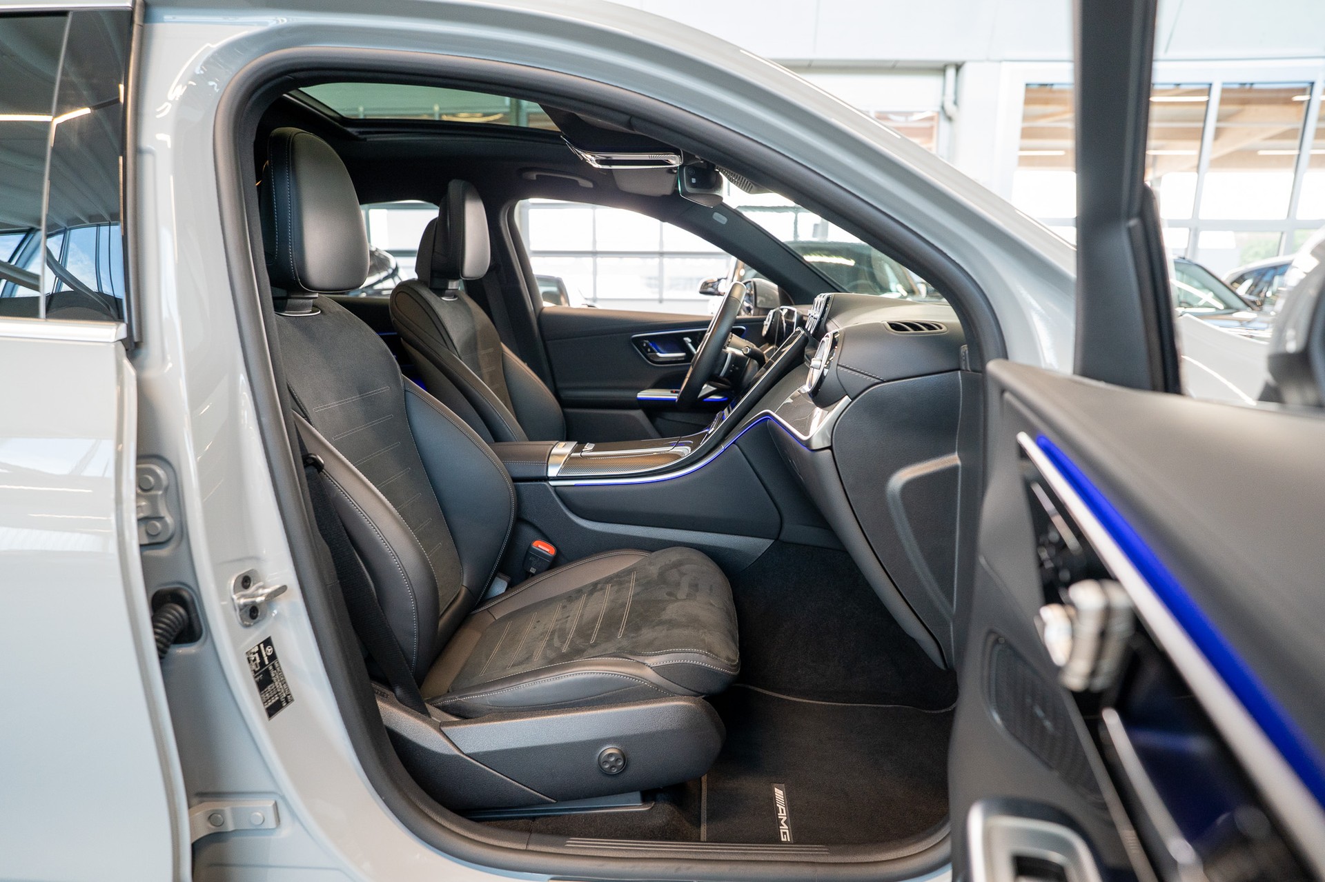 MERCEDES-BENZ GLC 300 AMG Line 4matic Coupé / Panorama / 360°Kamera / Anhängerkupplung-image-15
