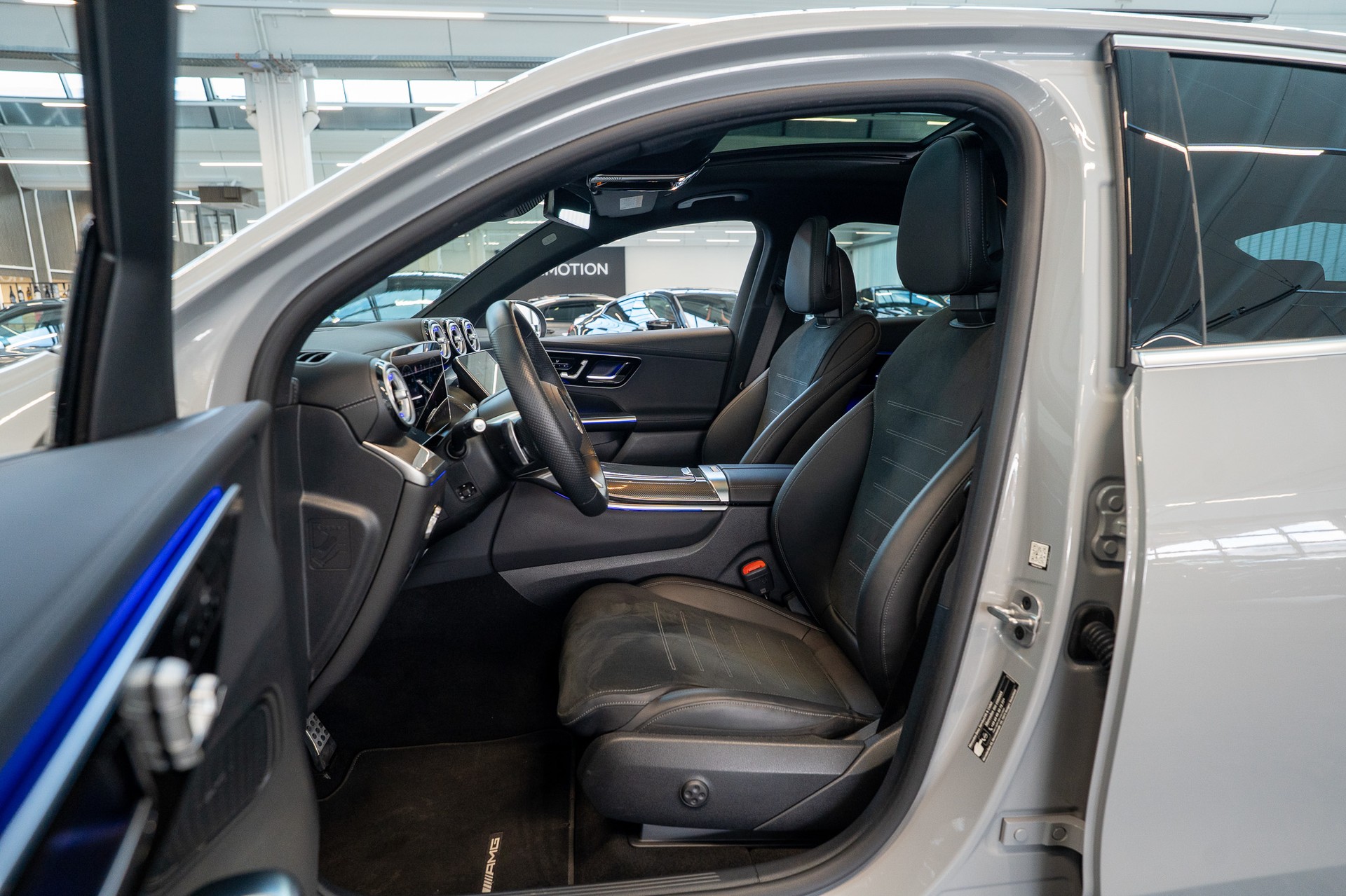 MERCEDES-BENZ GLC 300 AMG Line 4matic Coupé / Panorama / 360°Kamera / Anhängerkupplung-image-8