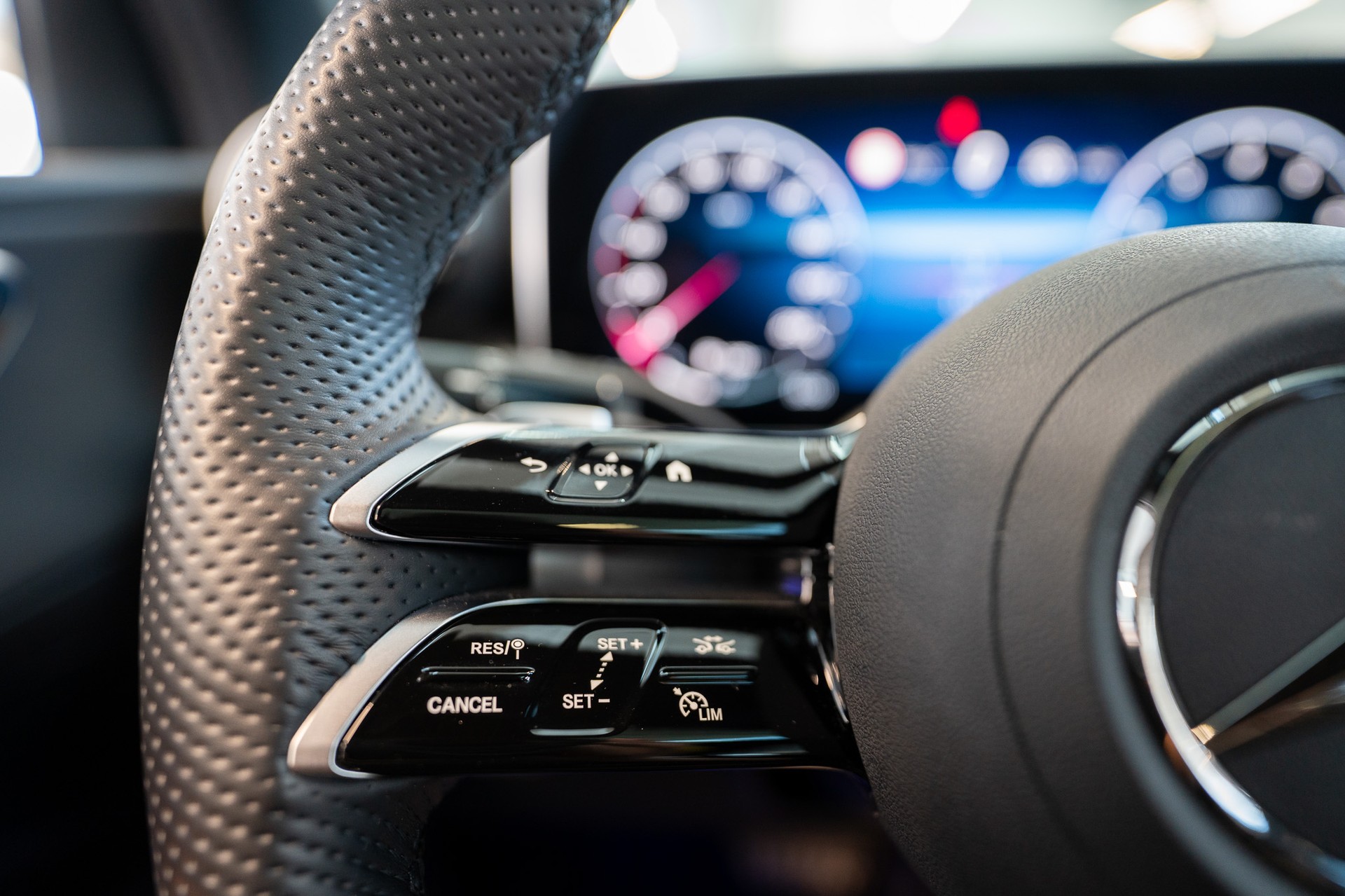 MERCEDES-BENZ GLC 300 AMG Line 4matic Coupé / Panorama / 360°Kamera / Anhängerkupplung-image-19