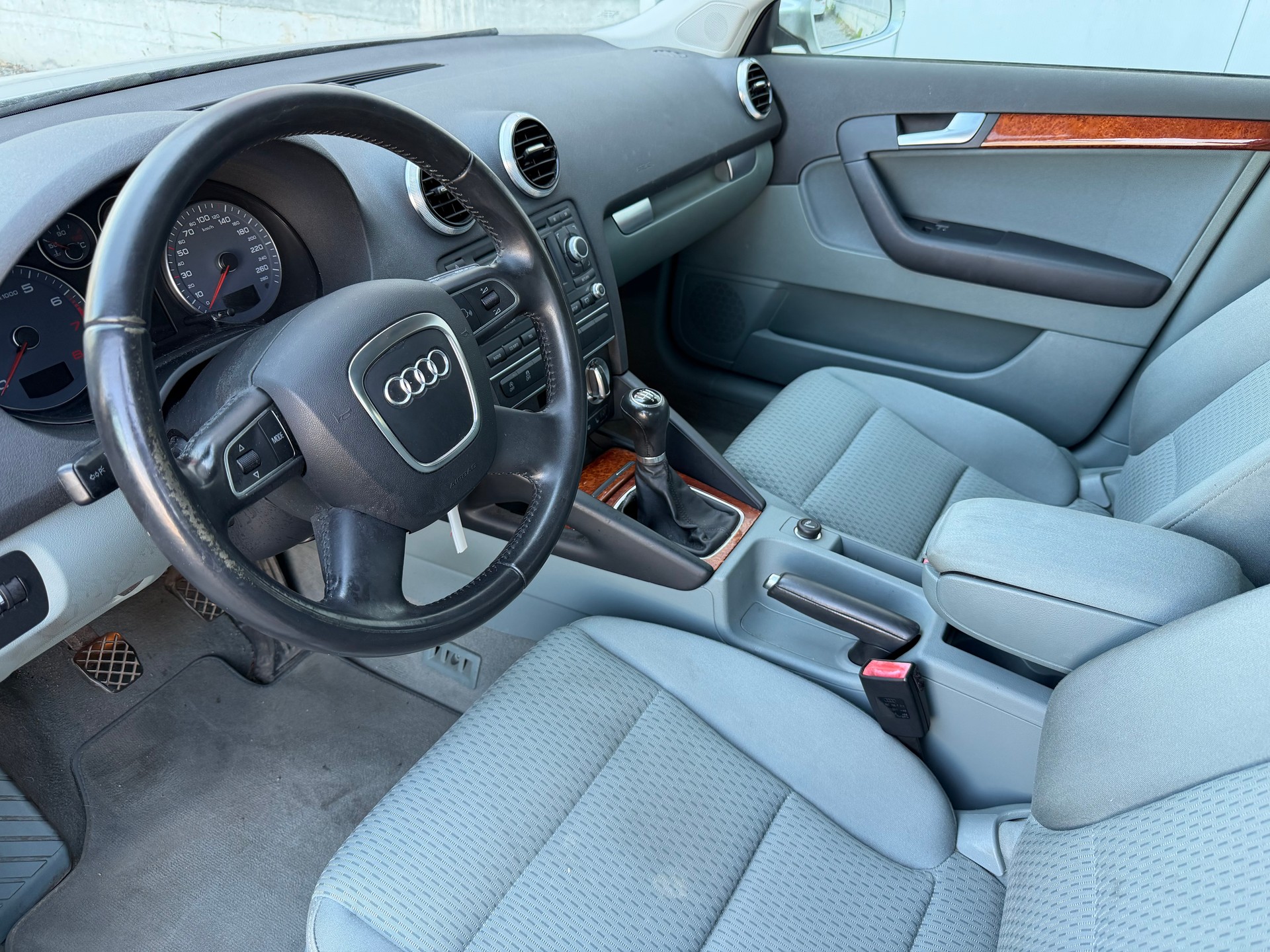 AUDI A3 Sportback 1.4 TFSI Ambiente-image-6