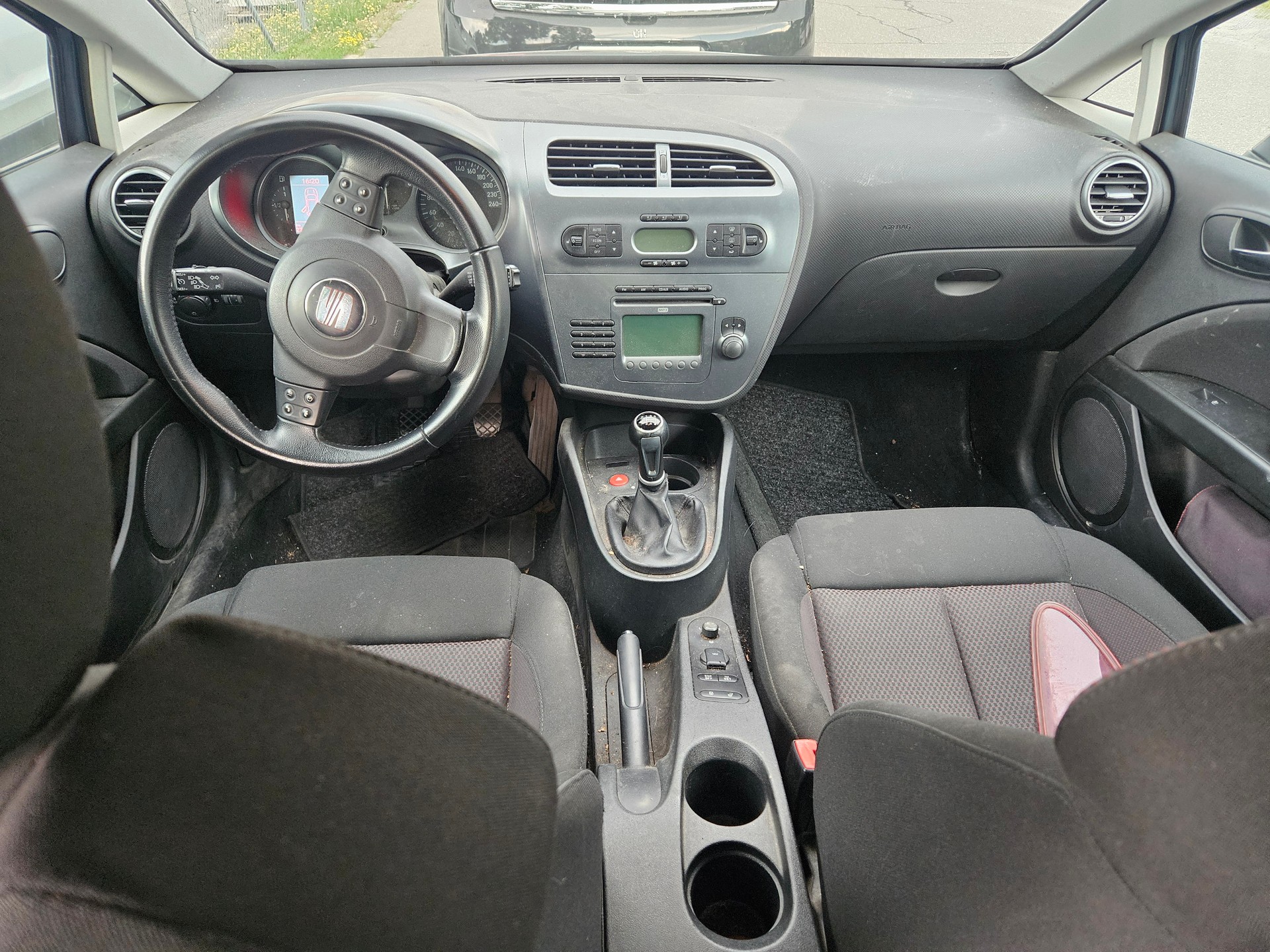 SEAT Leon 1.8 TSI Stylance-image-8