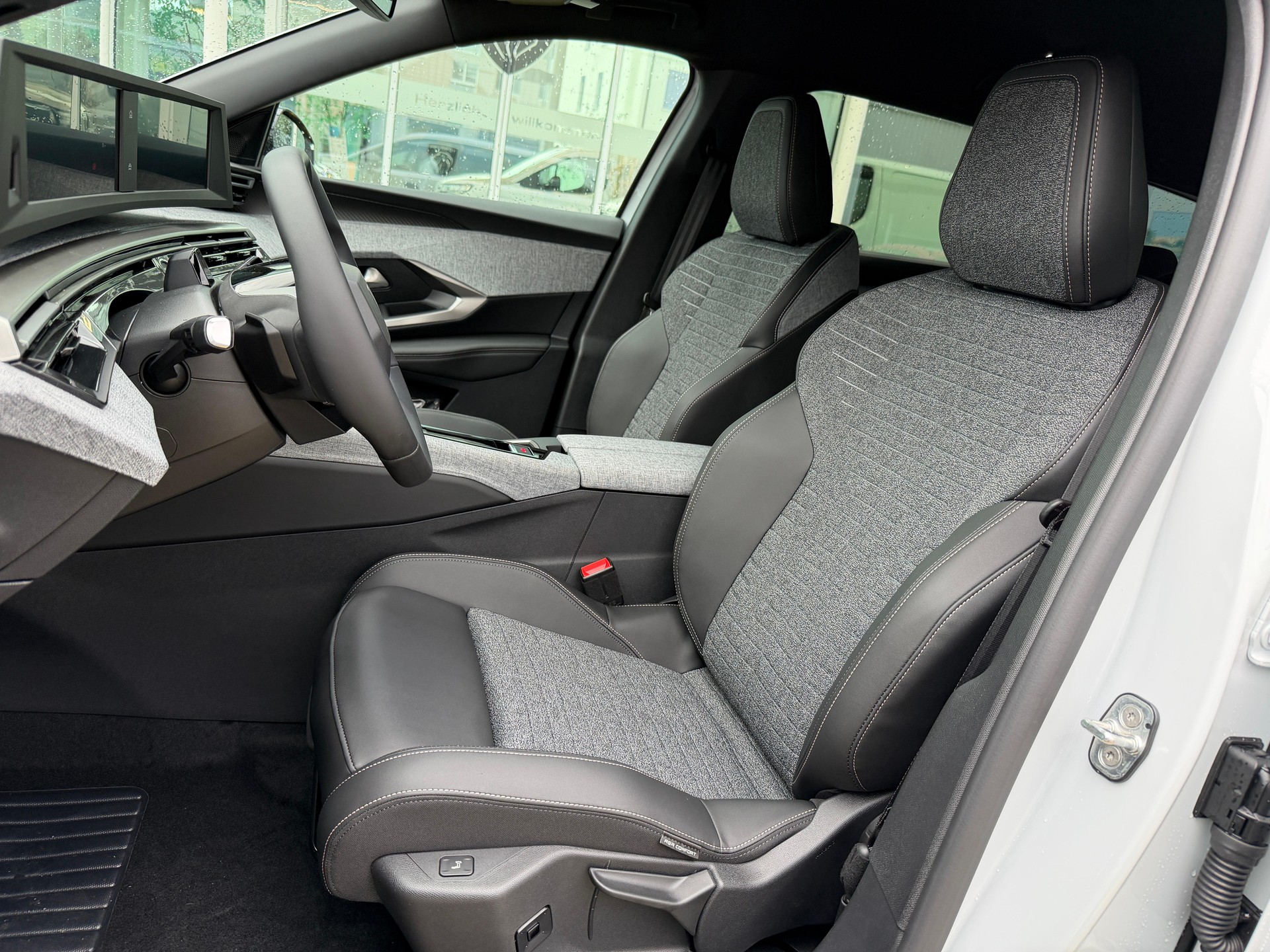 PEUGEOT 5008 long range e-Allure-image-10