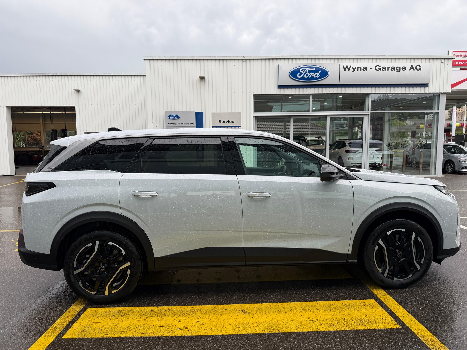 PEUGEOT 5008 long range e-Allure-image-4