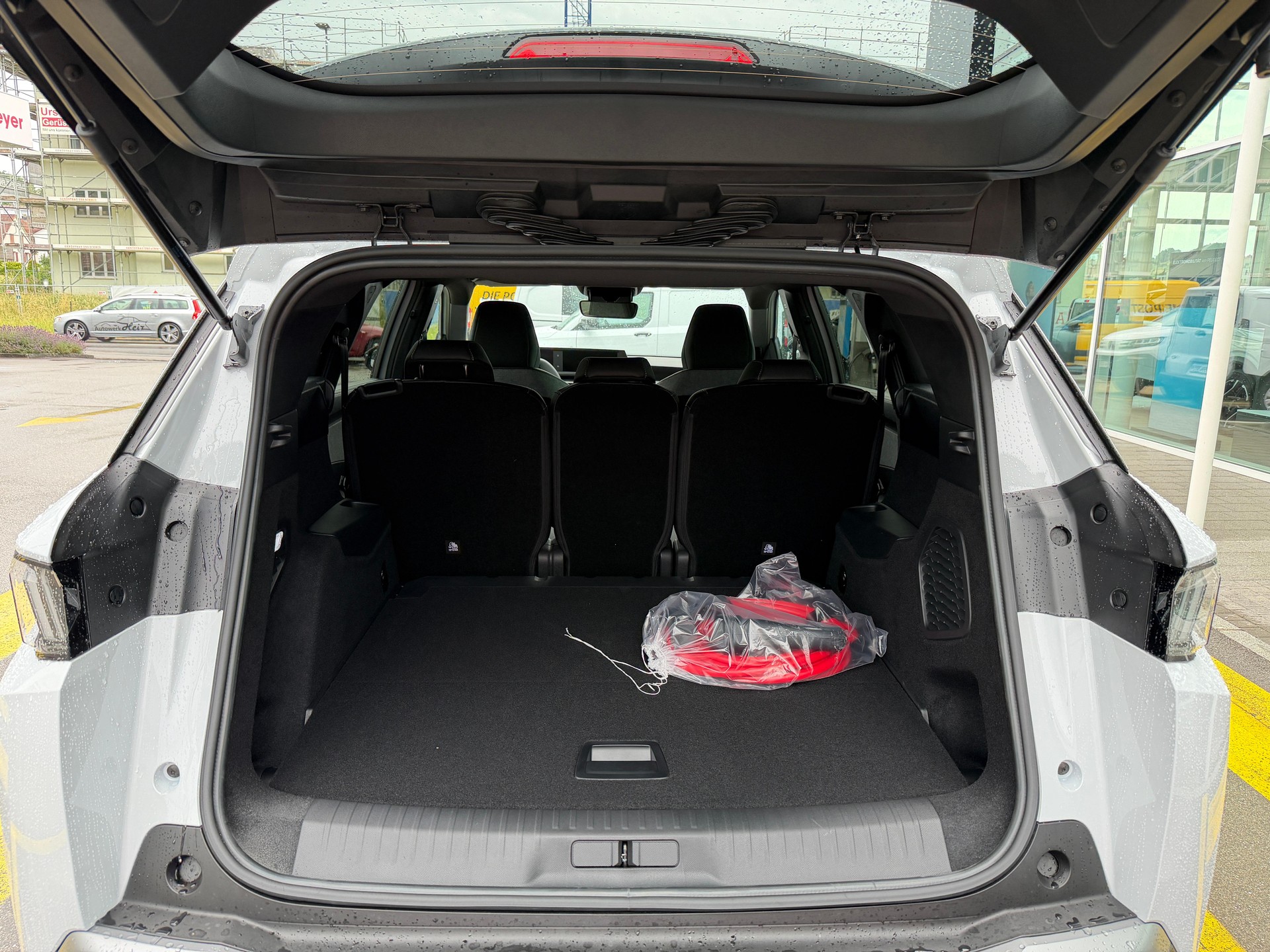 PEUGEOT 5008 long range e-Allure-image-12