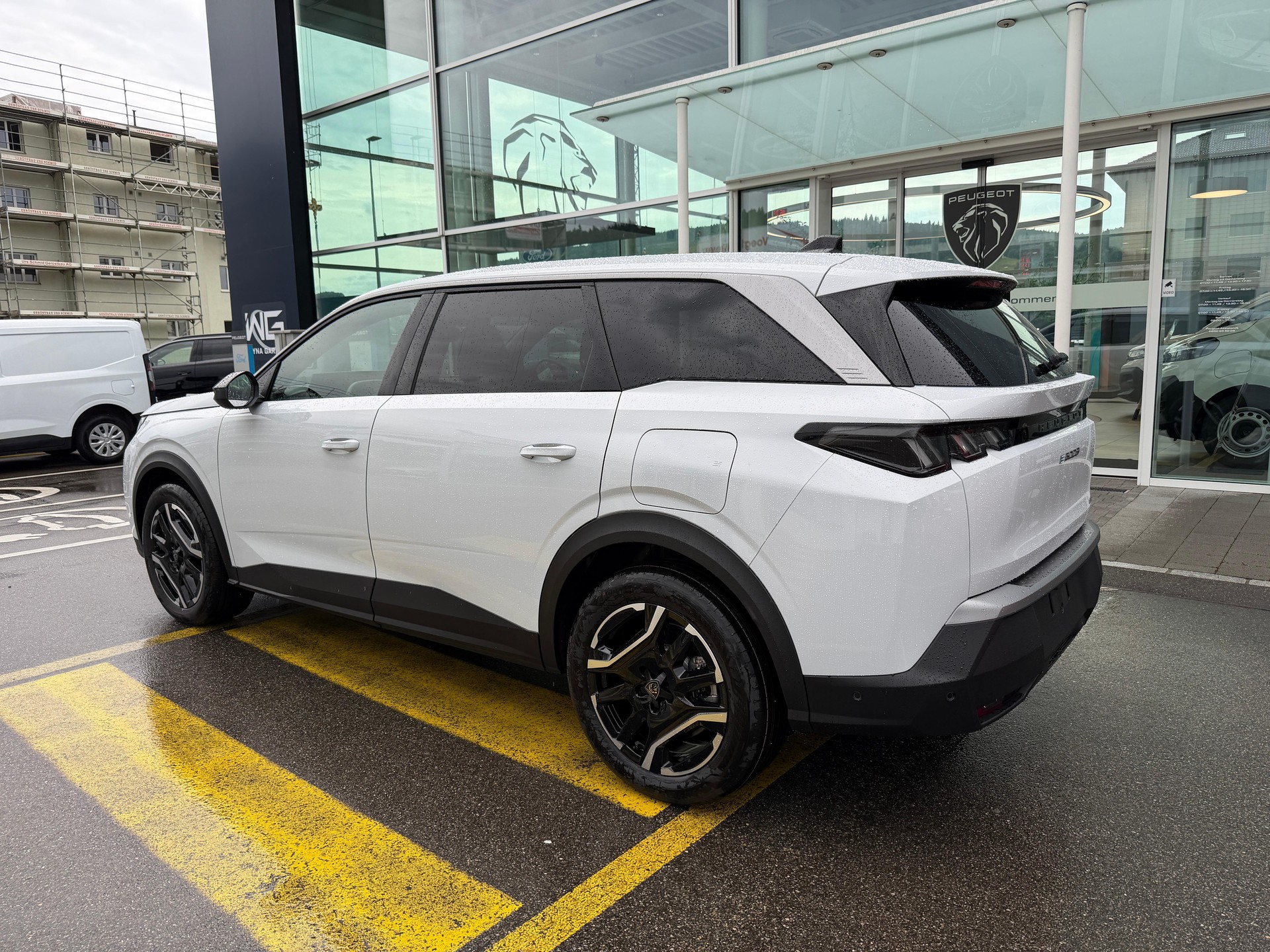 PEUGEOT 5008 long range e-Allure-image-1