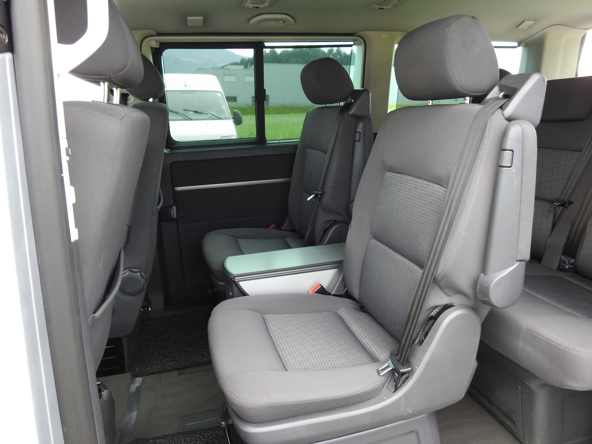 VW T5 Multivan Comfortline 2.5 TDI-image-14