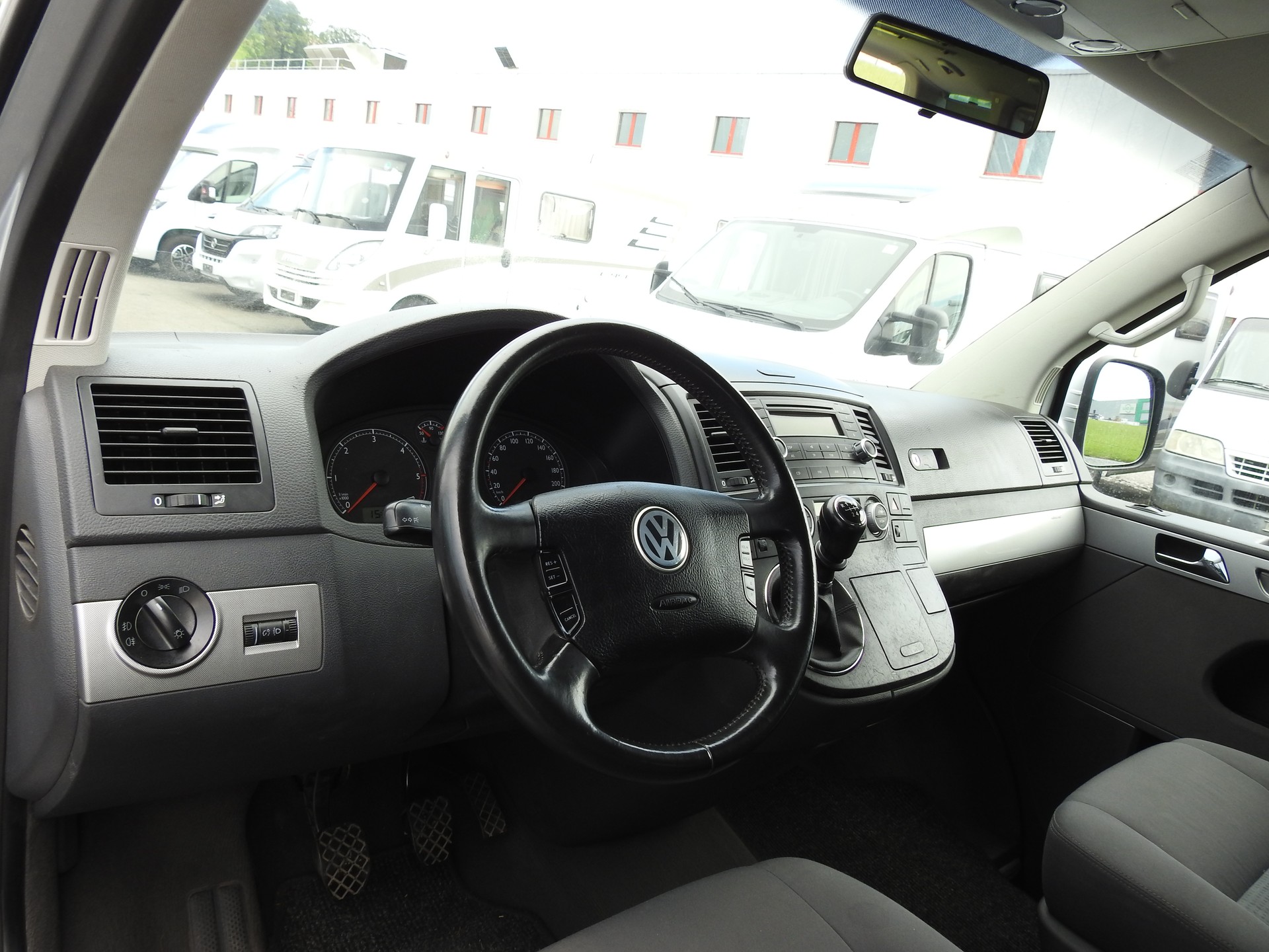 VW T5 Multivan Comfortline 2.5 TDI-image-12