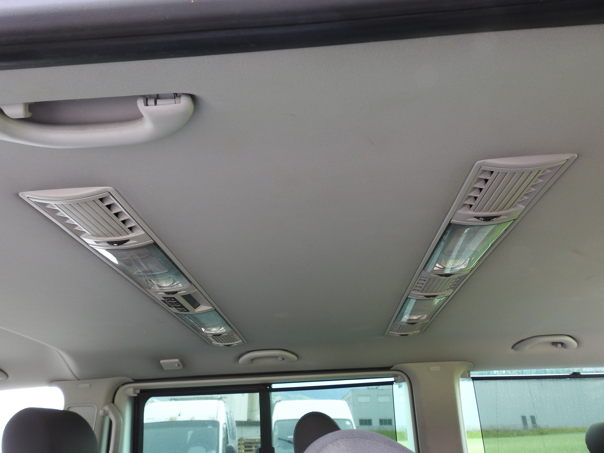 VW T5 Multivan Comfortline 2.5 TDI-image-22