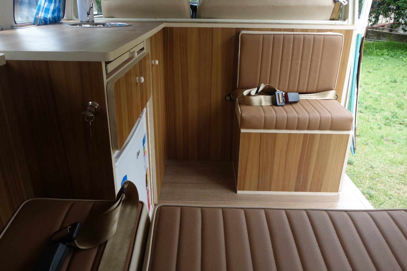 VW T2 Kombi Camper-image-13