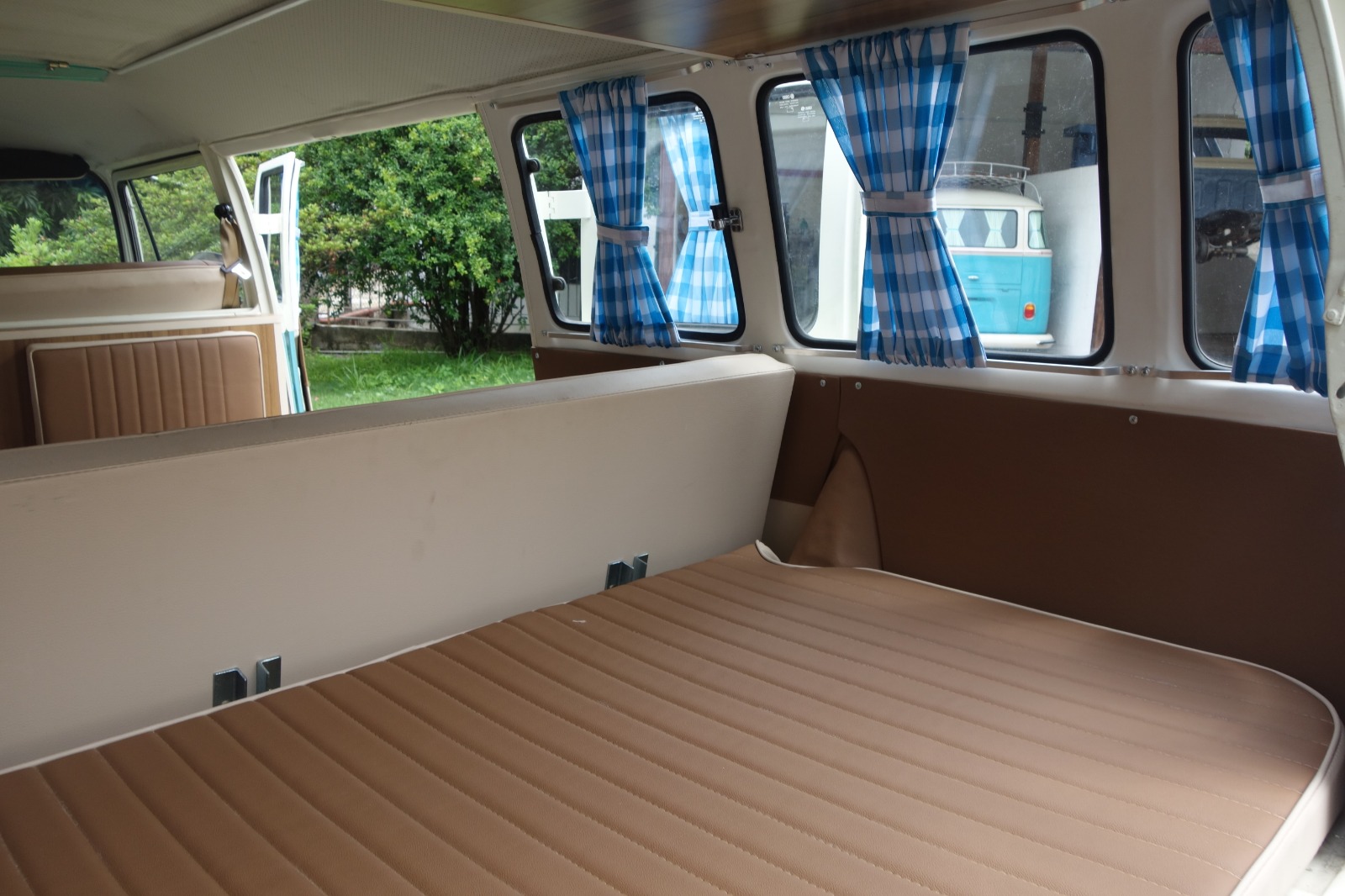 VW T2 Kombi Camper-image-16