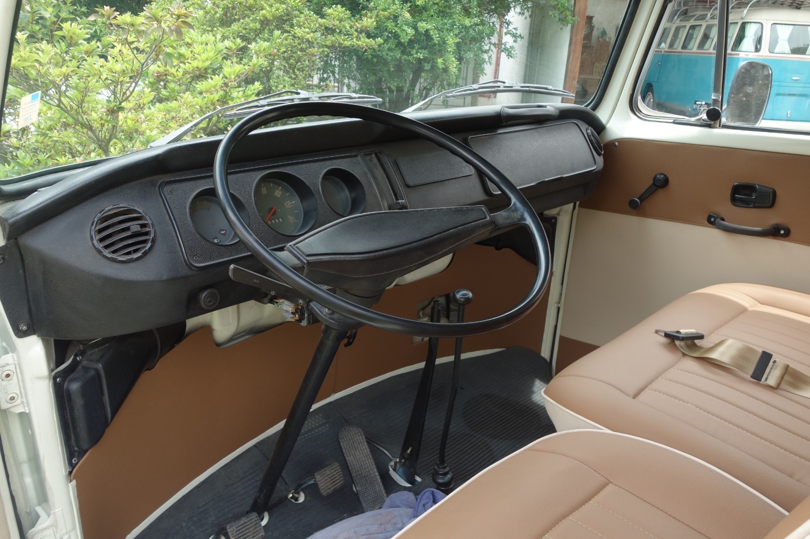 VW T2 Kombi Camper-image-7