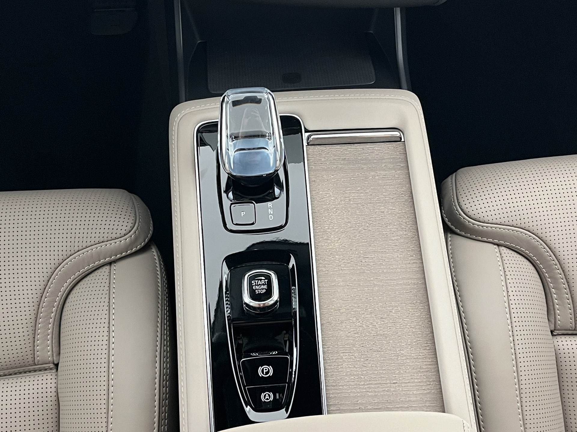 VOLVO XC90 2.0 T8 TE Ultra Dark eAWD-image-14