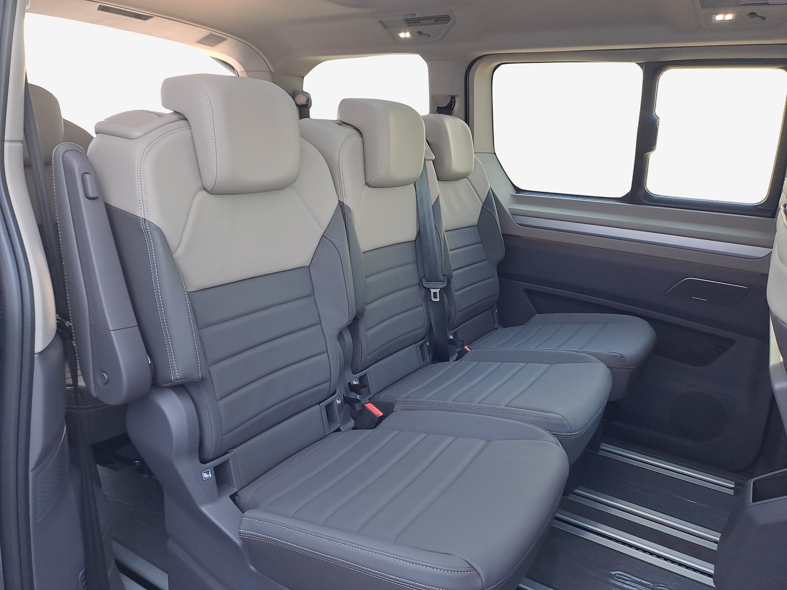 VW Multivan Style kurz Liberty eHybrid-image-13