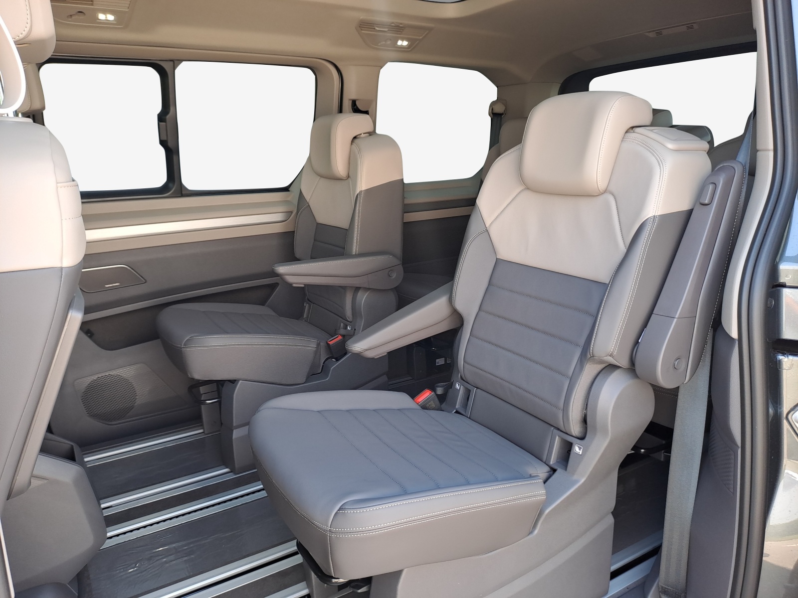VW Multivan Style kurz Liberty eHybrid-image-11