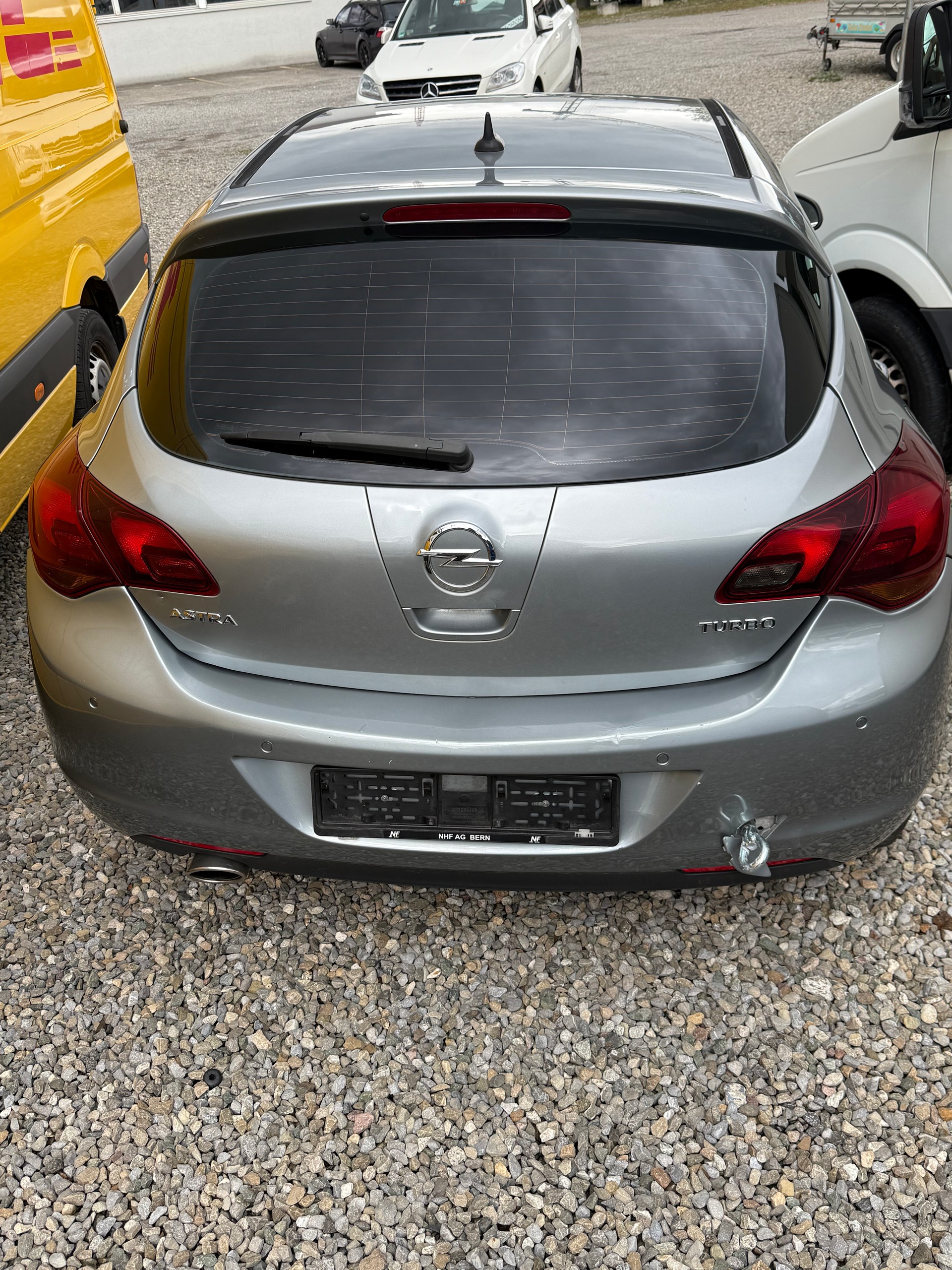 OPEL Astra 1.6i 16V Turbo Cosmo Automatic-image-4