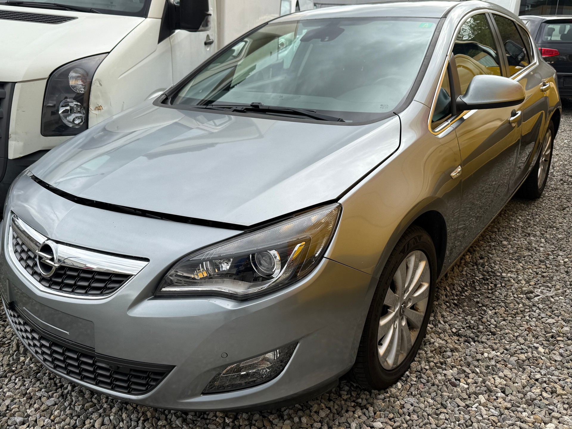 OPEL Astra 1.6i 16V Turbo Cosmo Automatic-image-2