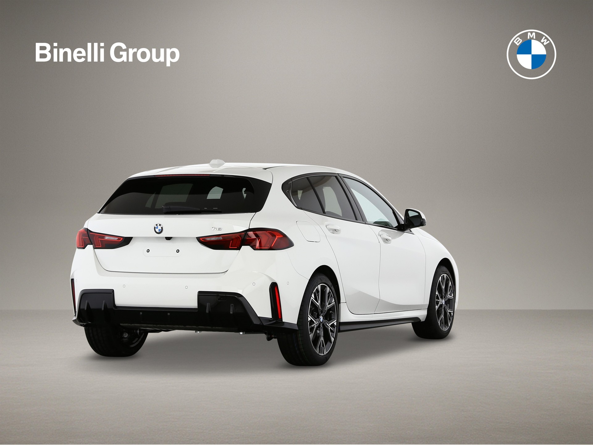 BMW 116-showroom-element-1