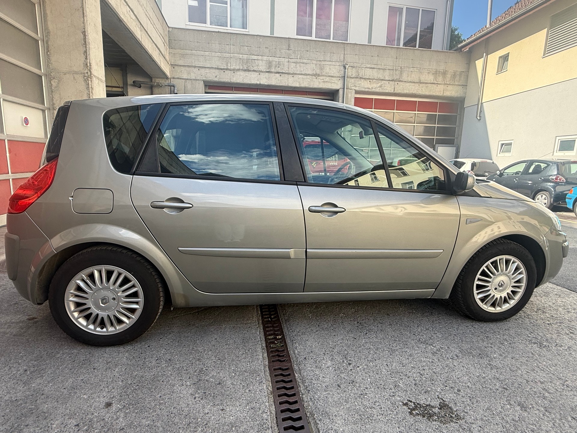 RENAULT Scénic 1.6 16V Expression-image-3