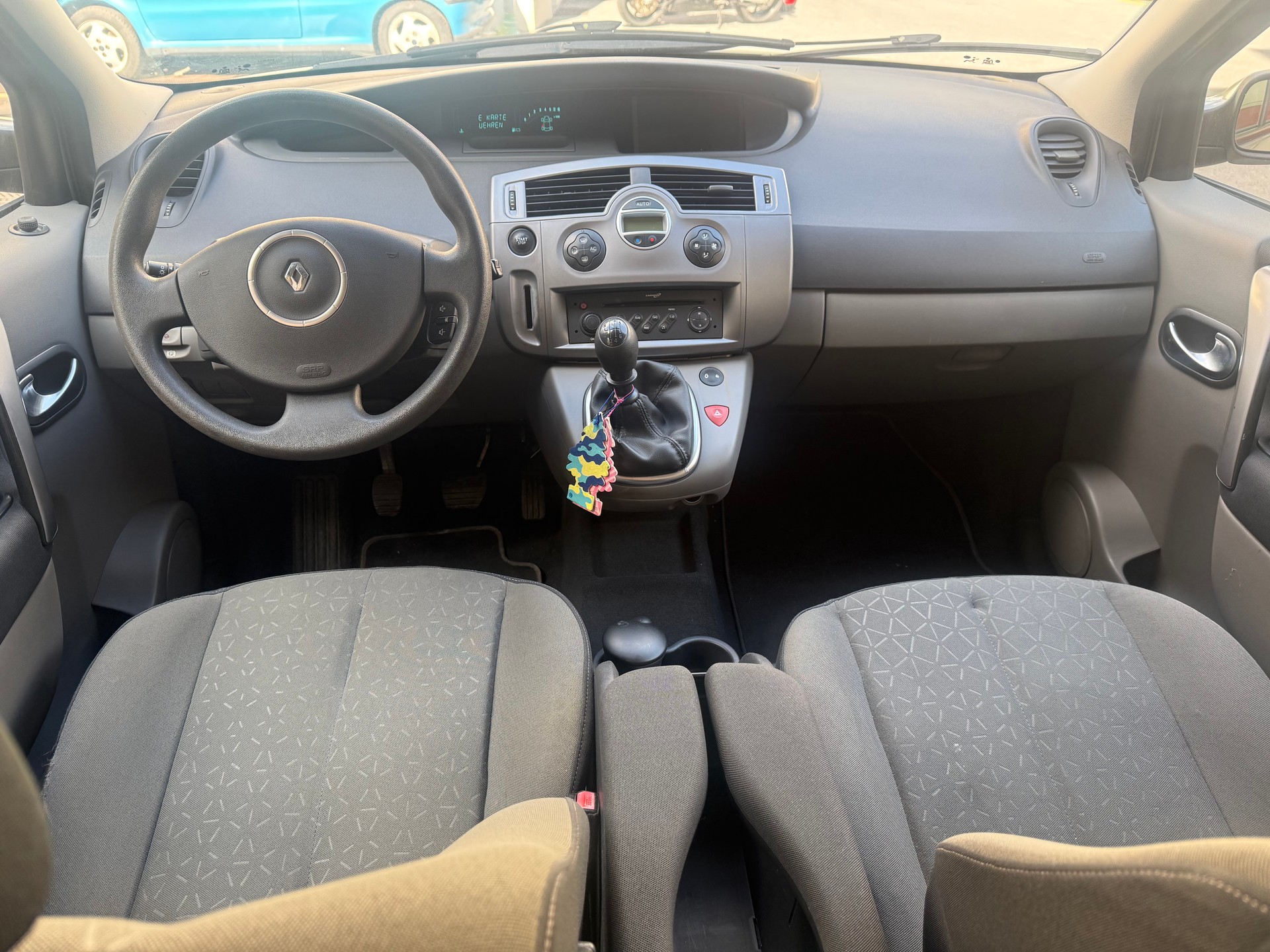 RENAULT Scénic 1.6 16V Expression-image-9