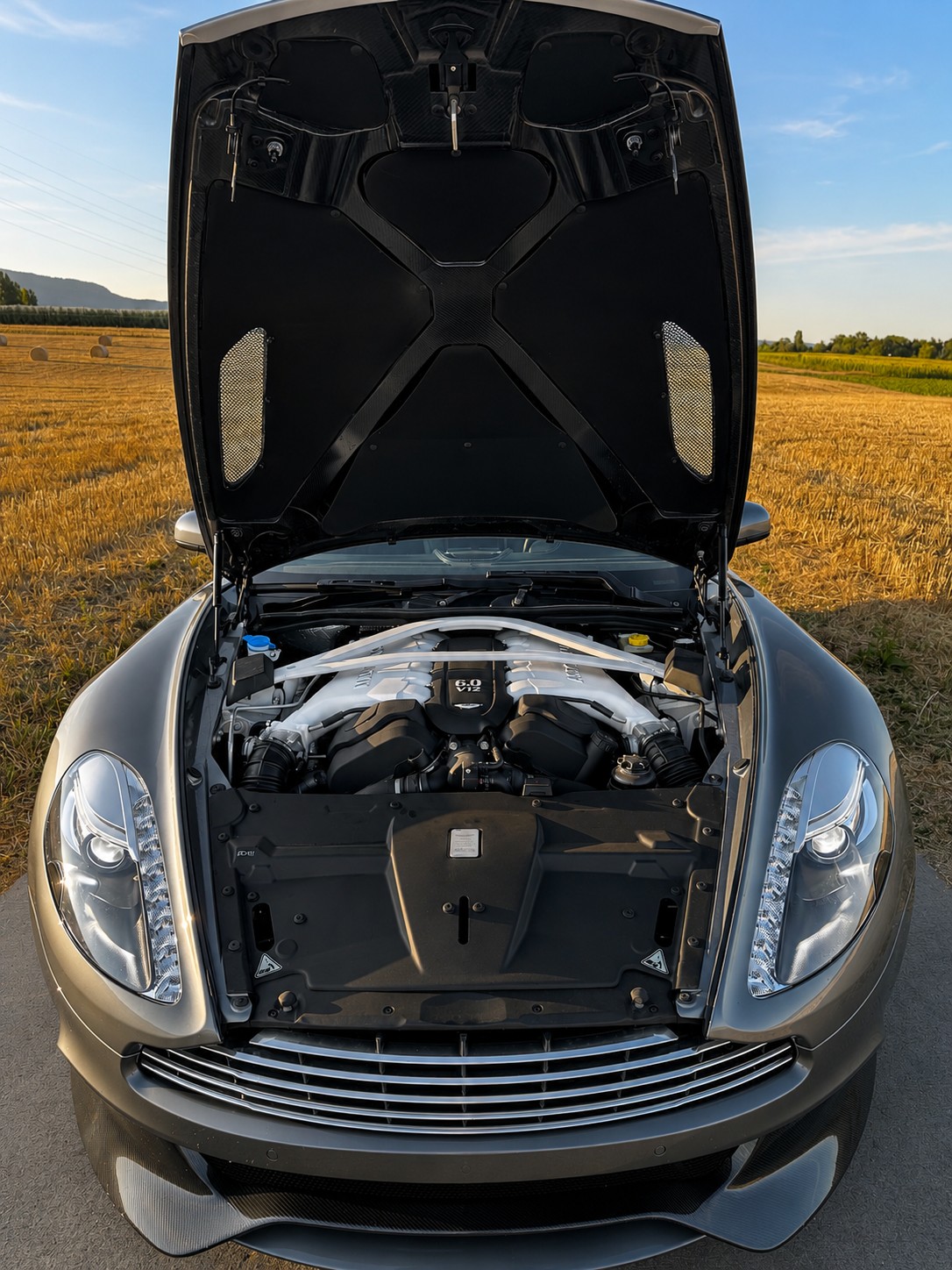 ASTON MARTIN Carbon Édition touchtronic 3-image-5