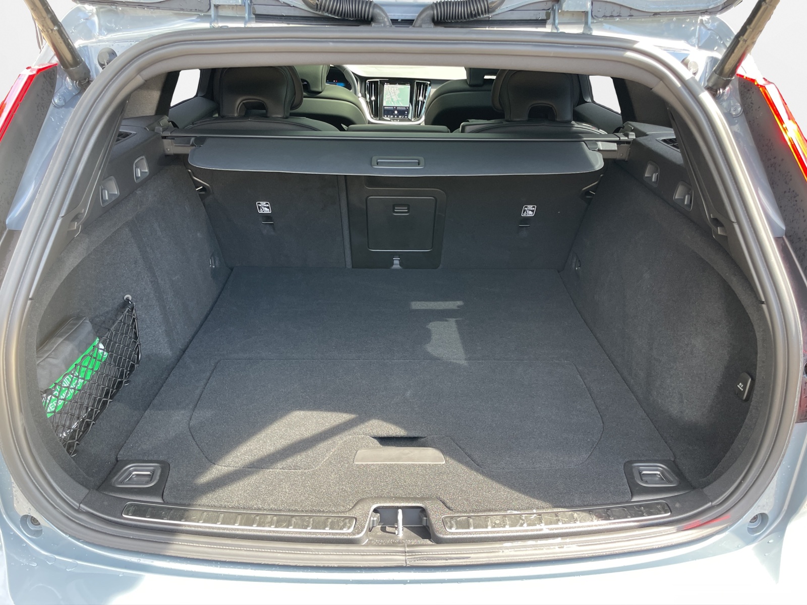 VOLVO V60 2.0 B5 Ultimate Dark AWD-image-14