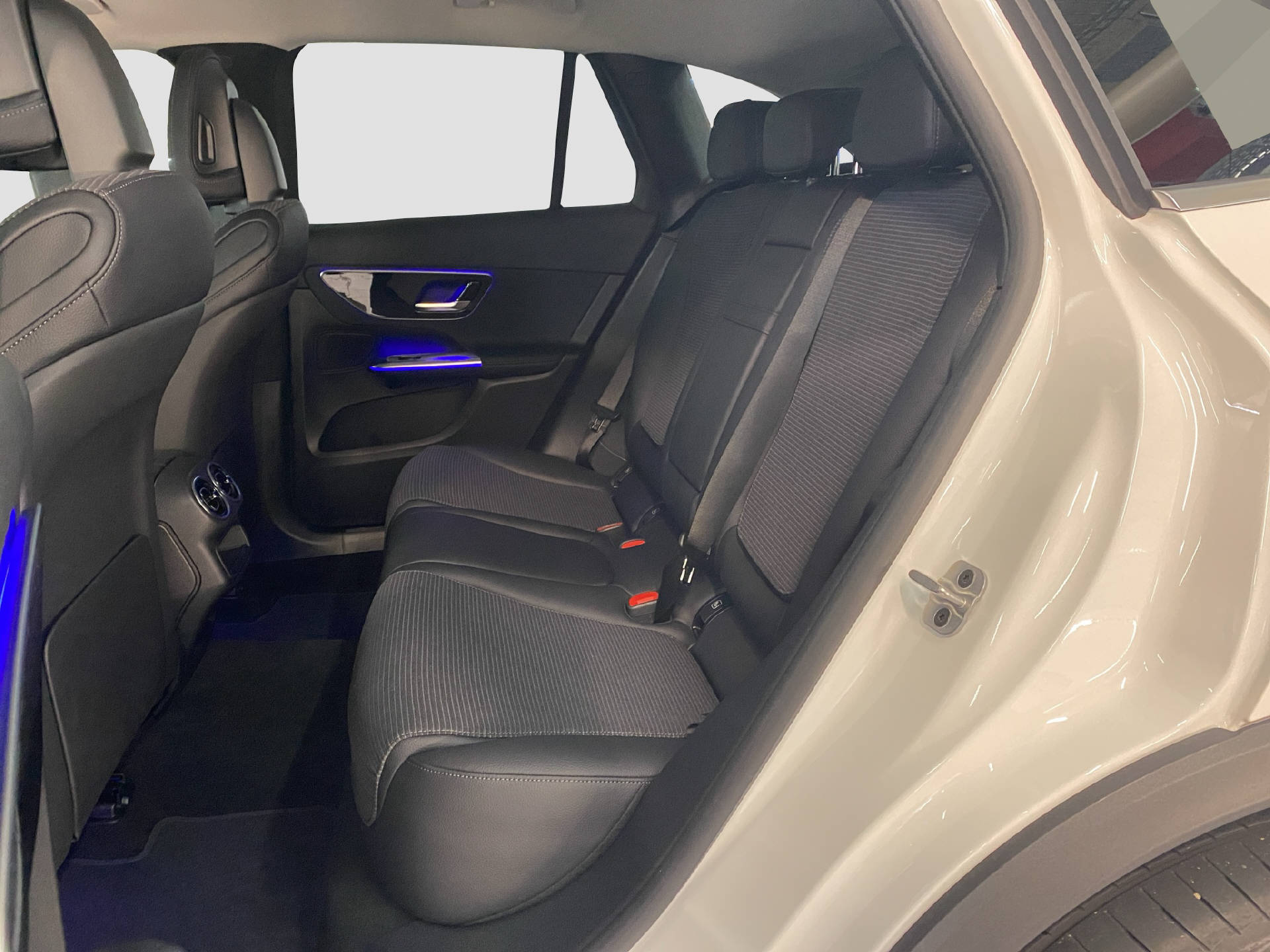 MERCEDES-BENZ GLC 300 e Avantgarde 4MATIC-image-11