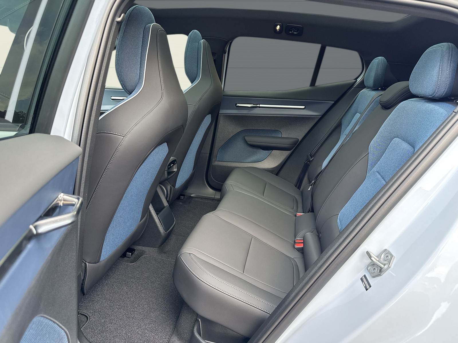 VOLVO EX30 CC E60 Twin Performance AWD-image-9