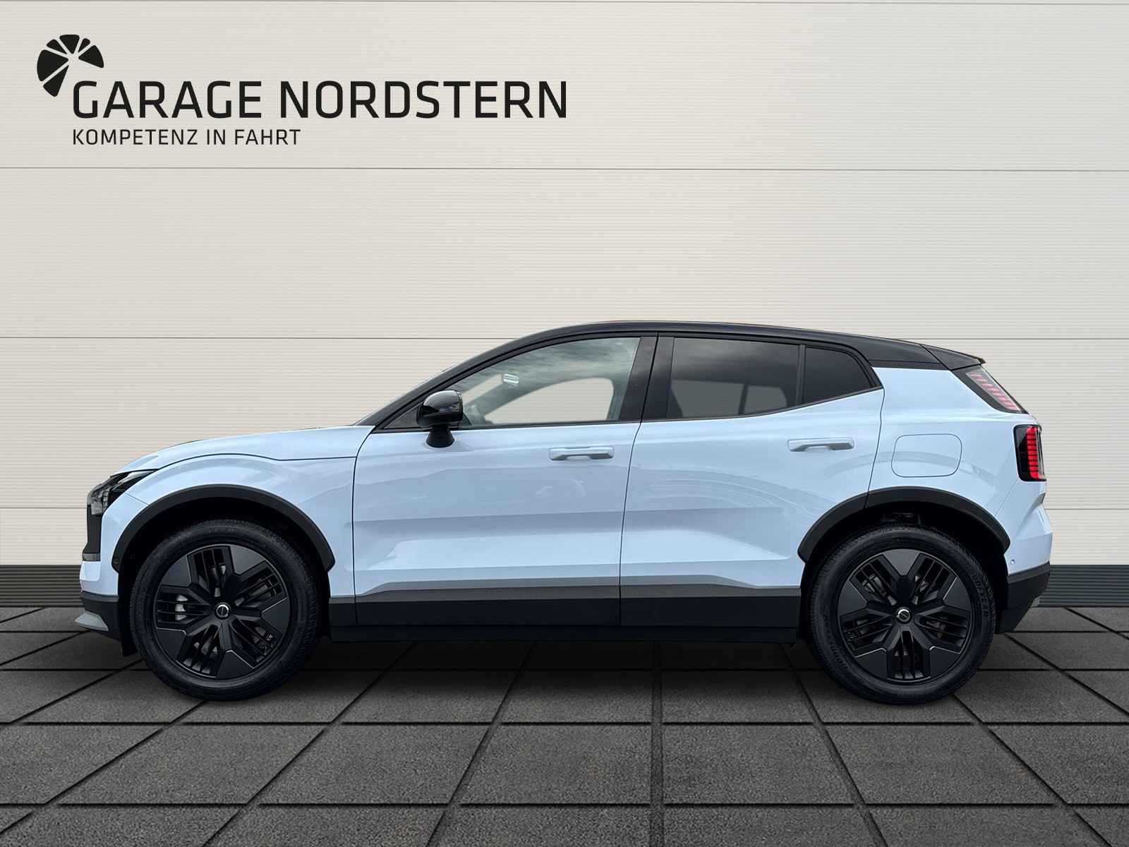 VOLVO EX30 CC E60 Twin Performance AWD-image-1