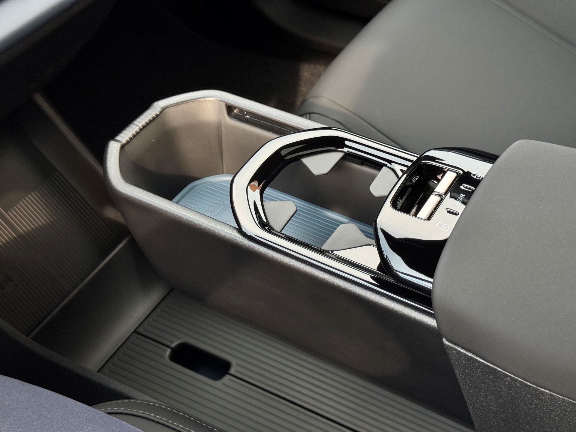 VOLVO EX30 CC E60 Twin Performance AWD-image-17