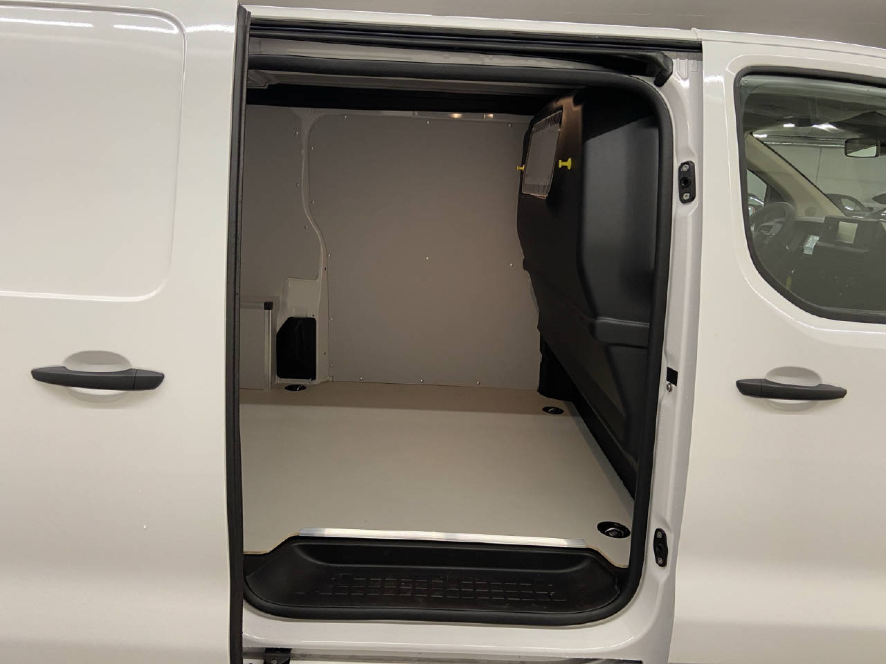 OPEL Vivaro Cargo 2.0 D 144 S/S-image-11