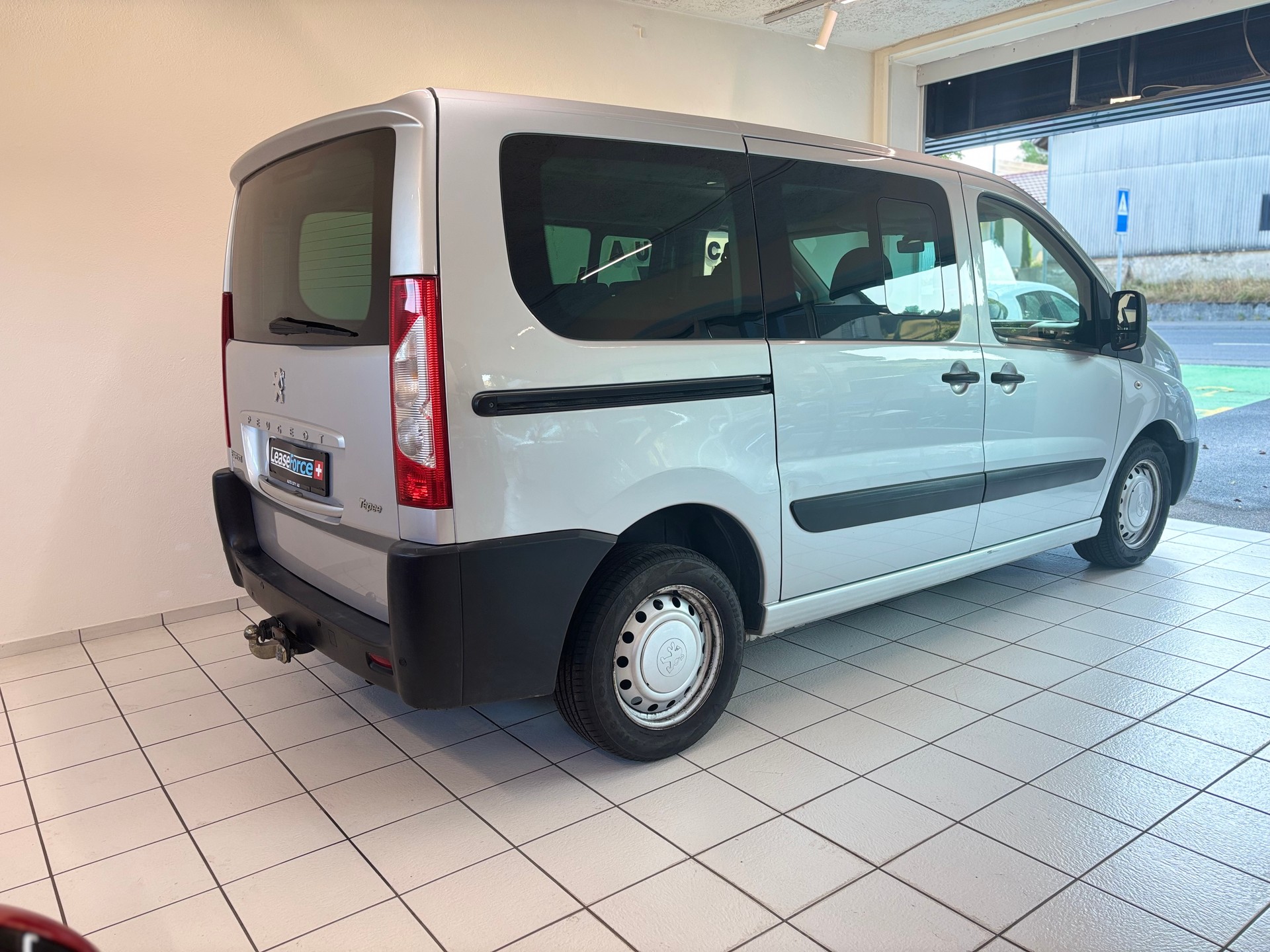 PEUGEOT Expert Tepee 2.0 HDi Loisirs L2-image-1