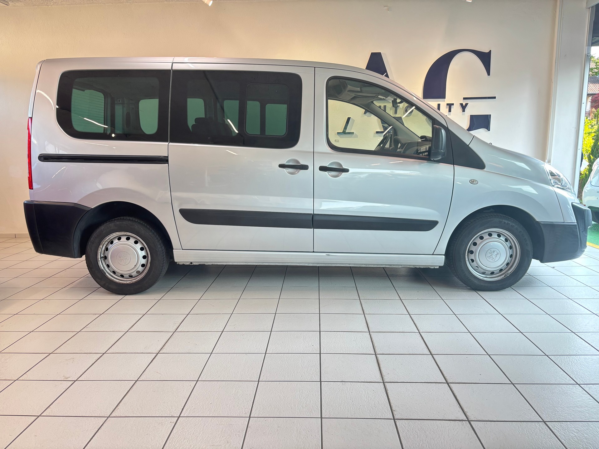 PEUGEOT Expert Tepee 2.0 HDi Loisirs L2-image-2