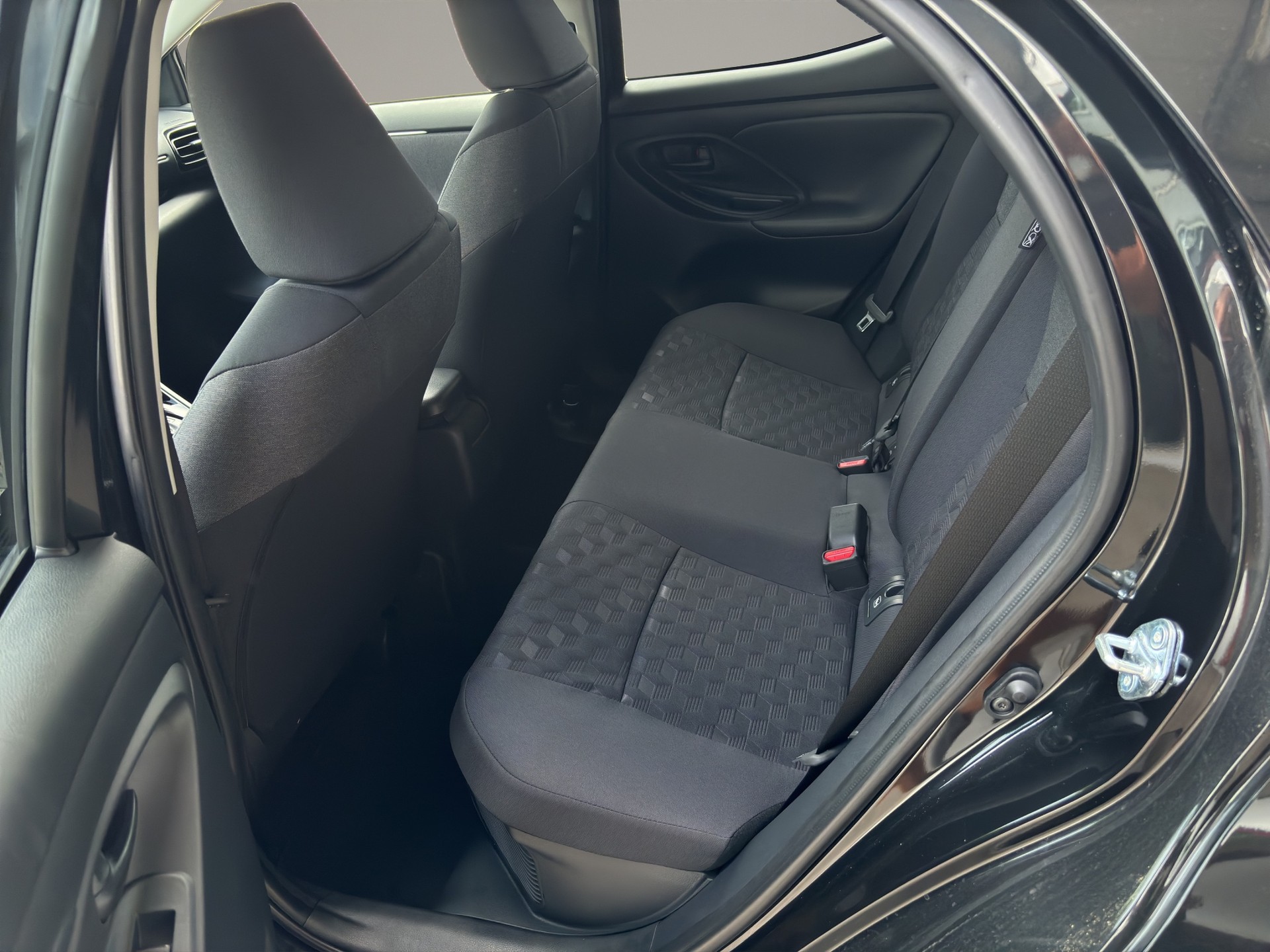 TOYOTA Yaris 1.5 Trend e-CVT-image-12