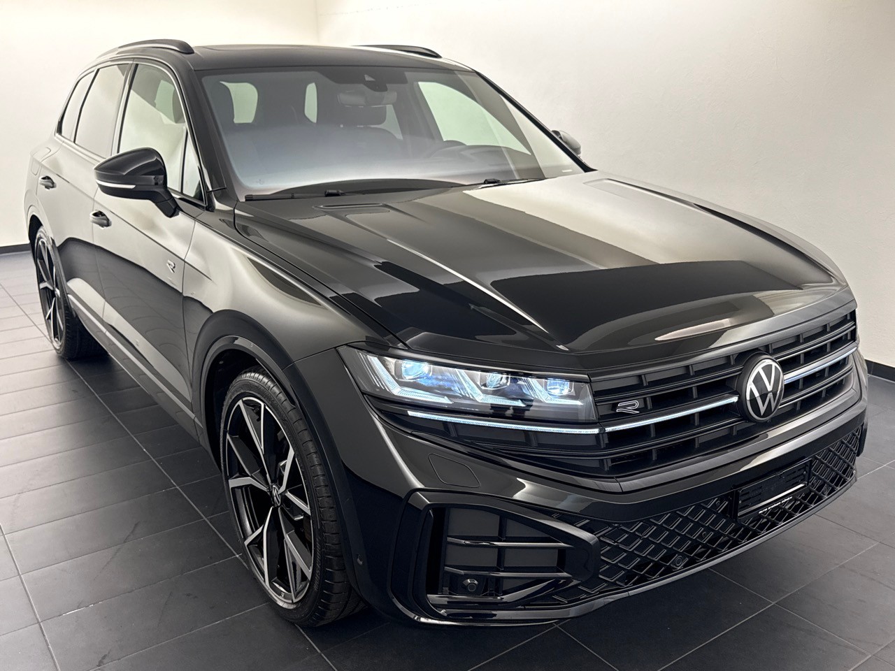 VW Touareg 3.0 TDI R-Line ''inkl. AHK & Standheizung''-image-3