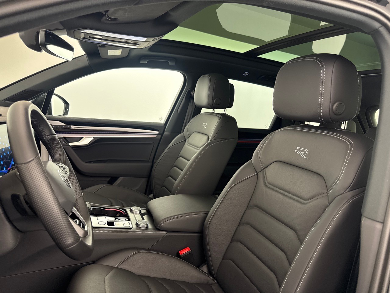 VW Touareg 3.0 TDI R-Line ''inkl. AHK & Standheizung''-image-14