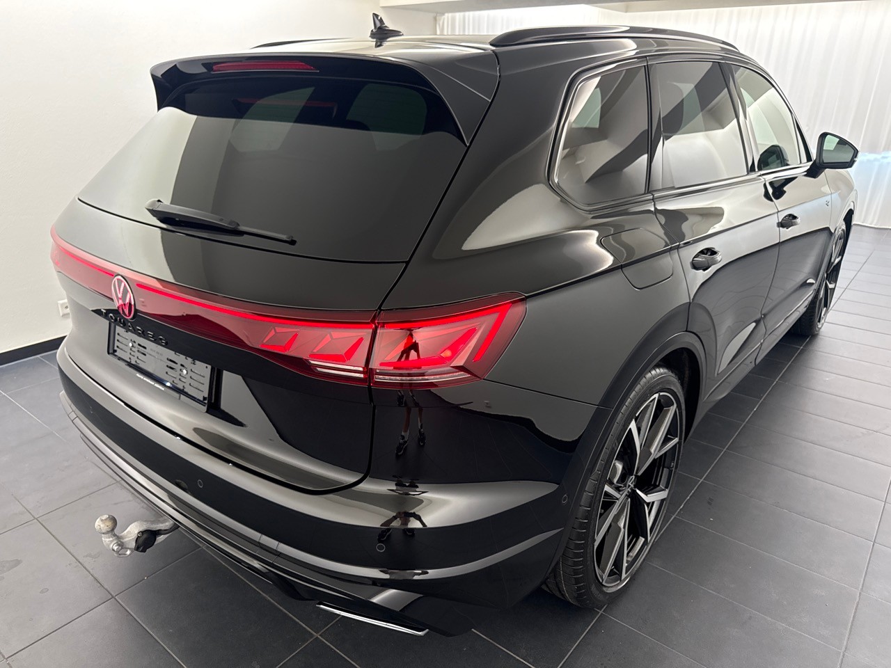 VW Touareg 3.0 TDI R-Line ''inkl. AHK & Standheizung''-image-2