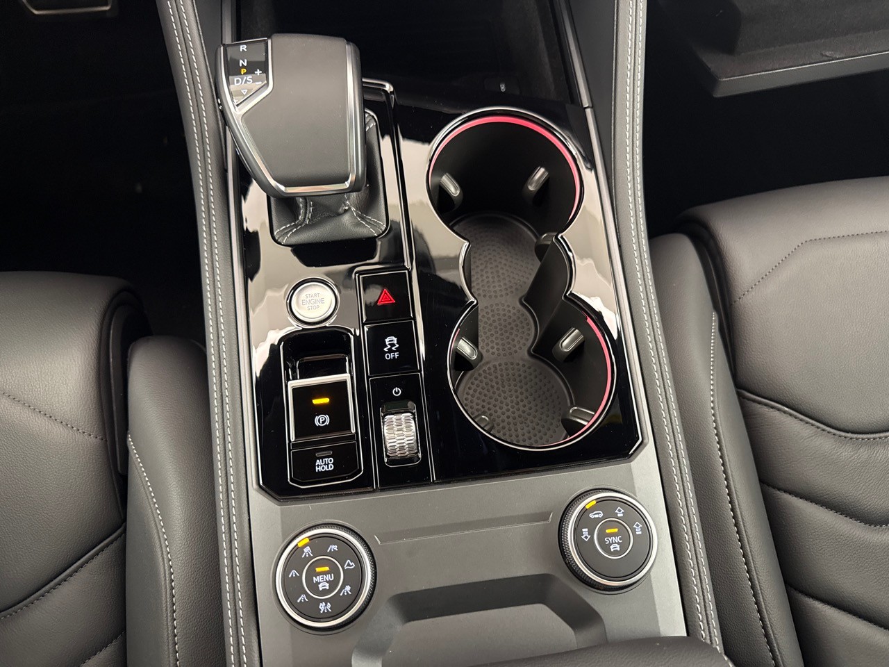 VW Touareg 3.0 TDI R-Line ''inkl. AHK & Standheizung''-image-13