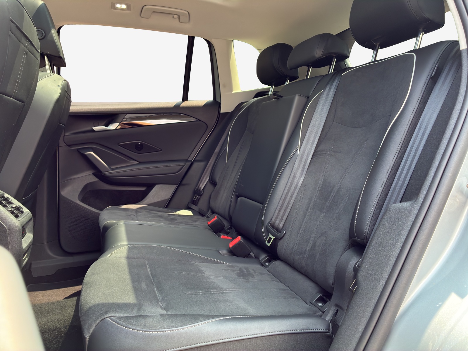 VW Tiguan 2.0 TSI DSG Elegance 4Motion-image-11