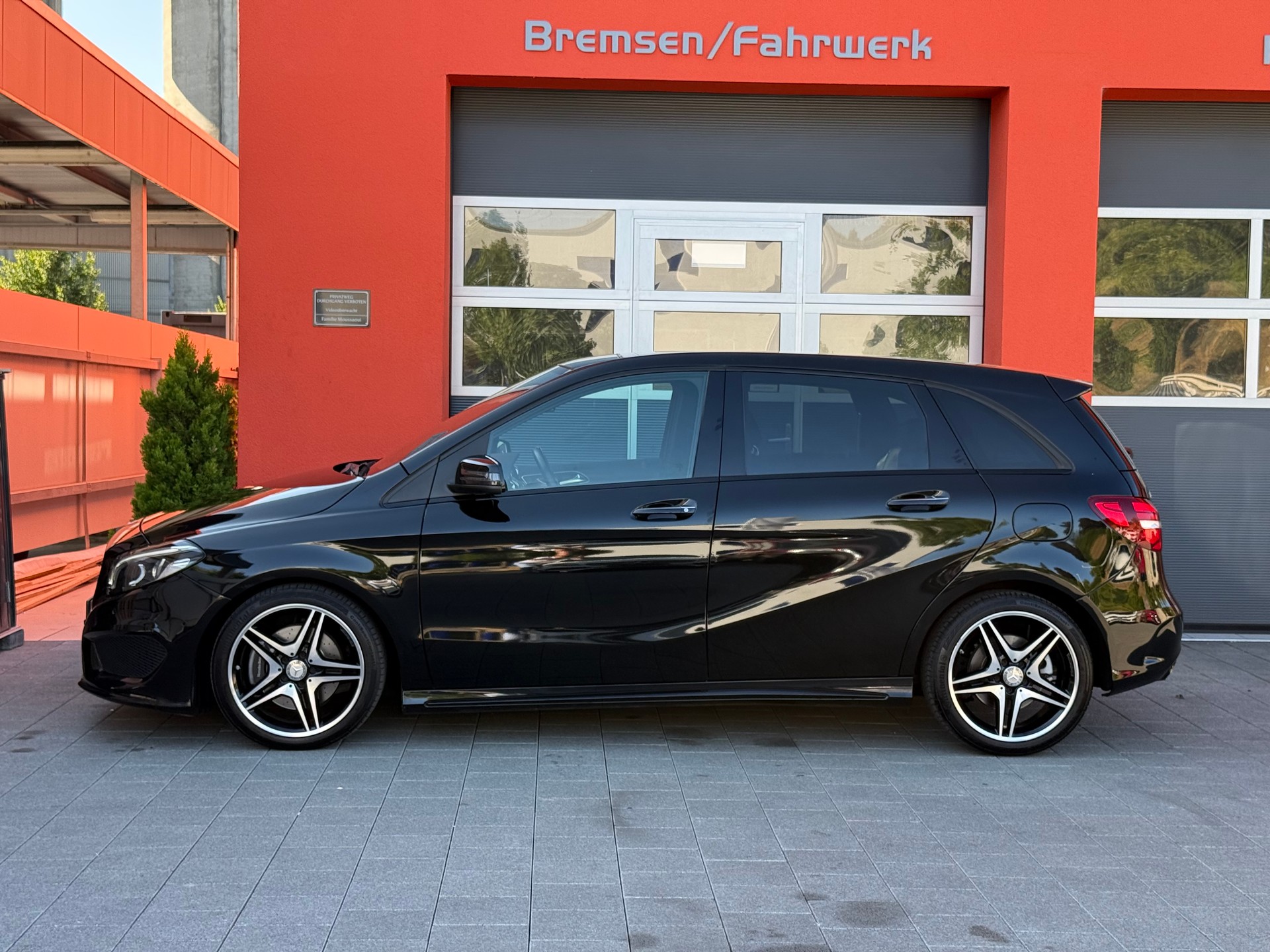 MERCEDES-BENZ B 250 AMG Line 4Matic 7G-DCT-image-1