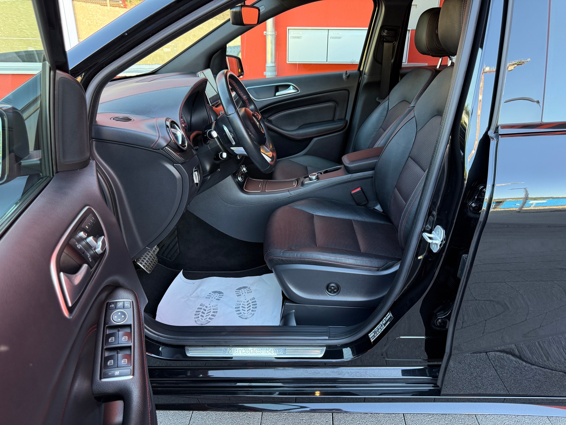 MERCEDES-BENZ B 250 AMG Line 4Matic 7G-DCT-image-11